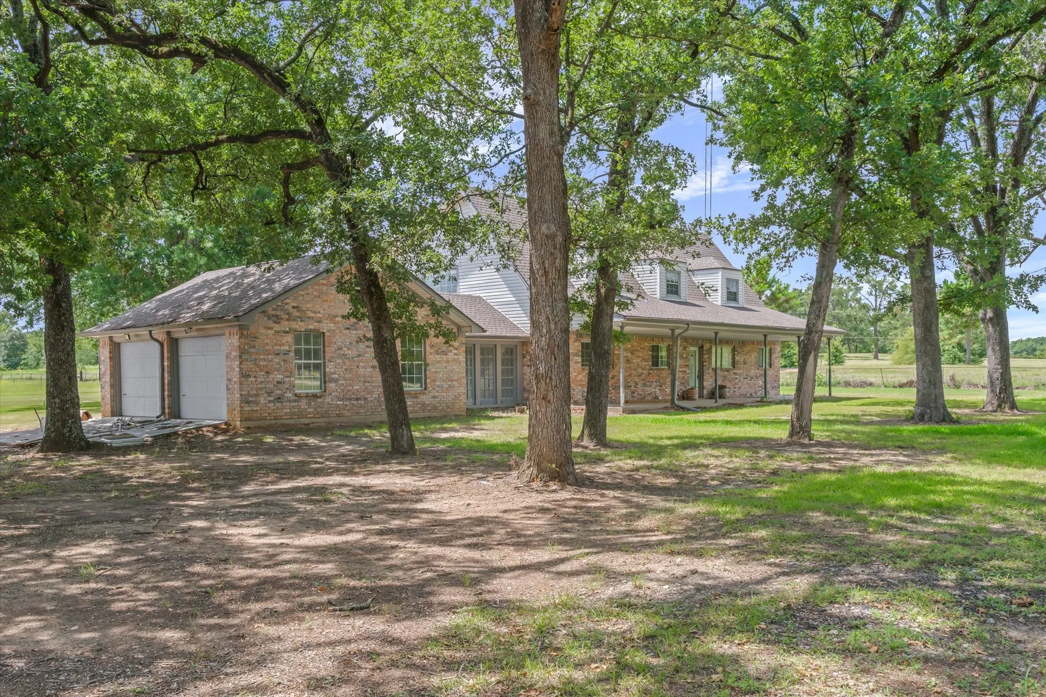 Single Family Residence For Sale in Van Zandt County , 1803 State Highway 198, Canton, Texas 75103, 3 Bedroom, 3 Bathroom, 2 Garage spaces, 2,778 Sqft, built in 1985, mls#21332945, Real Estate Agent in Canton, Homes For Sale in Van Zandt county, Homes For Sale in Canton, Realtor in Canton Texas, Real Estate Brokerage Independent Realty Texas, Luminita Cordes Realtor