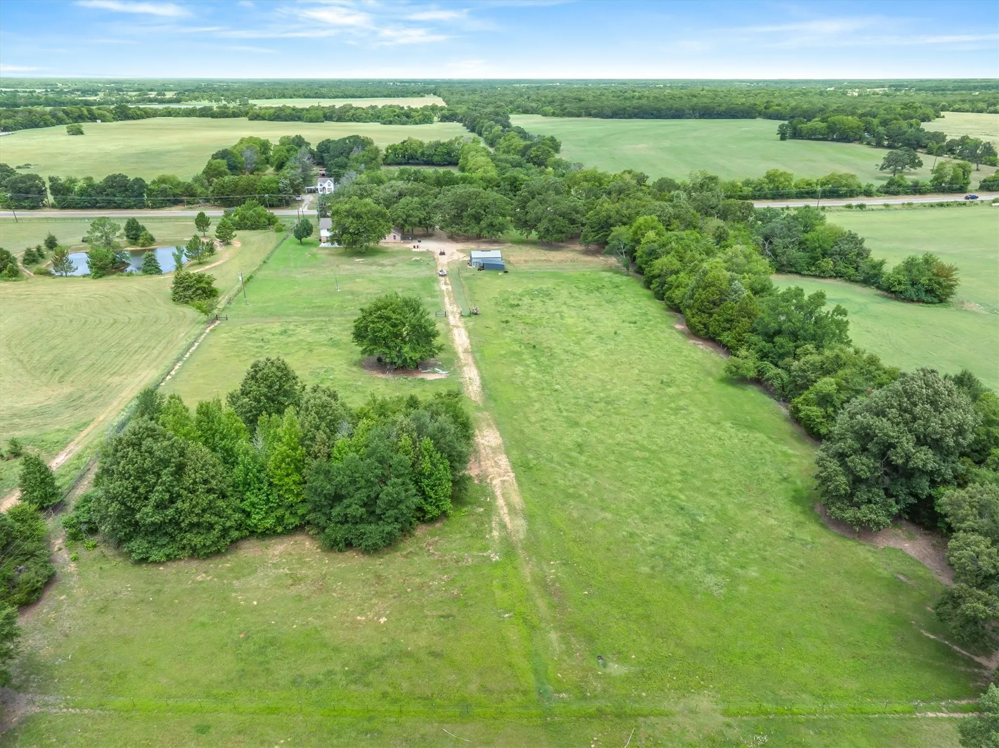 Single Family Residence For Sale in Van Zandt County , 1803 State Highway 198, Canton, Texas 75103, 3 Bedroom, 3 Bathroom, 2 Garage spaces, 2,778 Sqft, built in 1985, mls#21332945, Real Estate Agent in Canton, Homes For Sale in Van Zandt county, Homes For Sale in Canton, Realtor in Canton Texas, Real Estate Brokerage Independent Realty Texas, Luminita Cordes Realtor