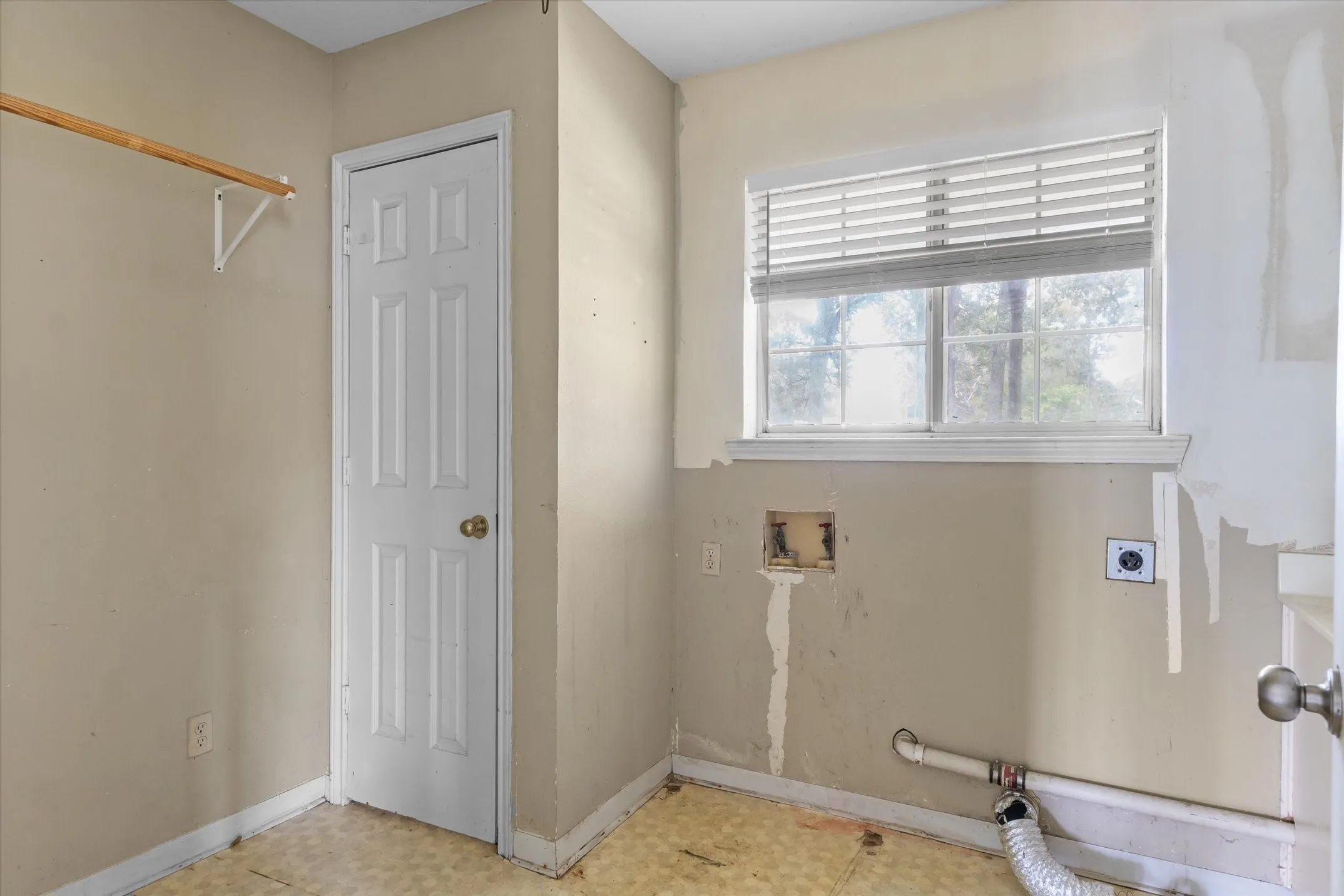 Single Family Residence For Sale in Van Zandt County , 1803 State Highway 198, Canton, Texas 75103, 3 Bedroom, 3 Bathroom, 2 Garage spaces, 2,778 Sqft, built in 1985, mls#21332945, Real Estate Agent in Canton, Homes For Sale in Van Zandt county, Homes For Sale in Canton, Realtor in Canton Texas, Real Estate Brokerage Independent Realty Texas, Luminita Cordes Realtor