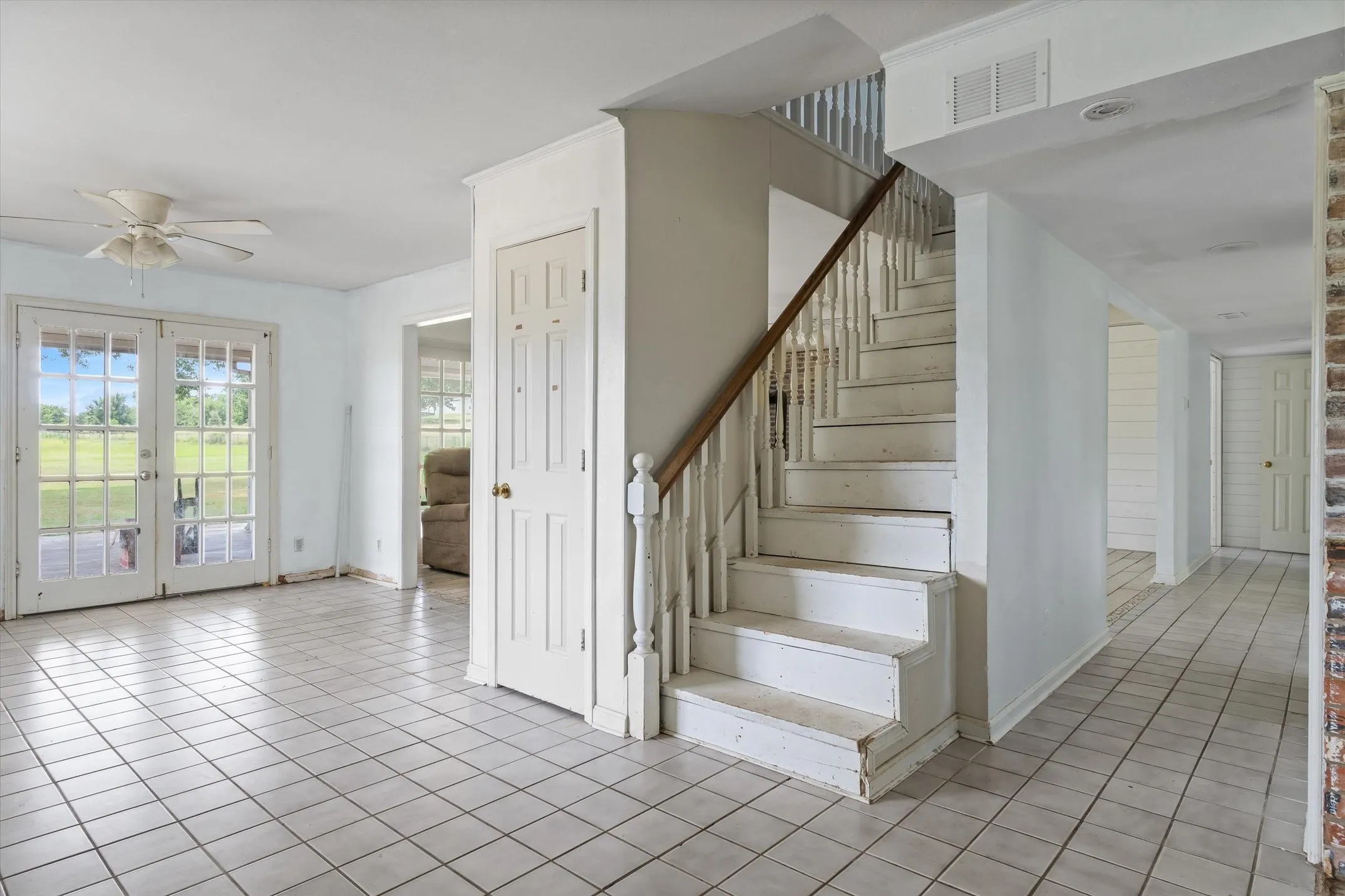 Single Family Residence For Sale in Van Zandt County , 1803 State Highway 198, Canton, Texas 75103, 3 Bedroom, 3 Bathroom, 2 Garage spaces, 2,778 Sqft, built in 1985, mls#21332945, Real Estate Agent in Canton, Homes For Sale in Van Zandt county, Homes For Sale in Canton, Realtor in Canton Texas, Real Estate Brokerage Independent Realty Texas, Luminita Cordes Realtor