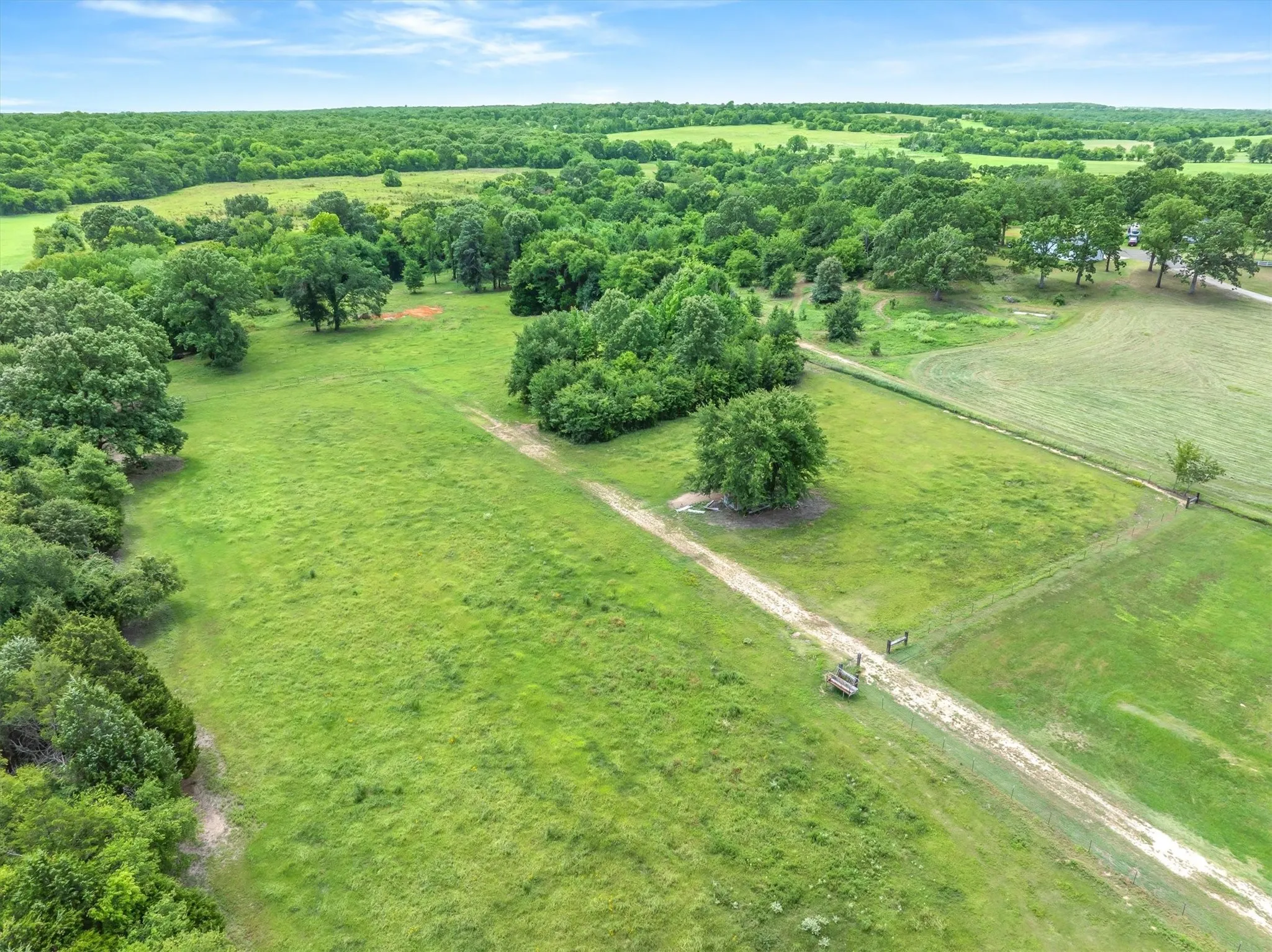Single Family Residence For Sale in Van Zandt County , 1803 State Highway 198, Canton, Texas 75103, 3 Bedroom, 3 Bathroom, 2 Garage spaces, 2,778 Sqft, built in 1985, mls#21332945, Real Estate Agent in Canton, Homes For Sale in Van Zandt county, Homes For Sale in Canton, Realtor in Canton Texas, Real Estate Brokerage Independent Realty Texas, Luminita Cordes Realtor