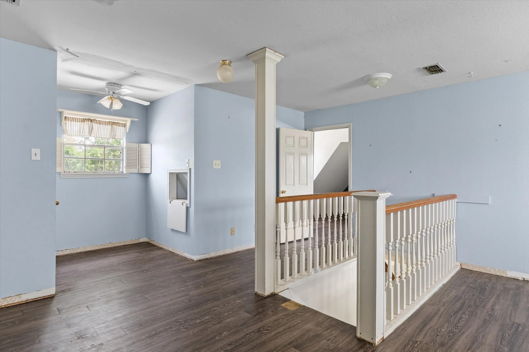 Single Family Residence For Sale in Van Zandt County , 1803 State Highway 198, Canton, Texas 75103, 3 Bedroom, 3 Bathroom, 2 Garage spaces, 2,778 Sqft, built in 1985, mls#21332945, Real Estate Agent in Canton, Homes For Sale in Van Zandt county, Homes For Sale in Canton, Realtor in Canton Texas, Real Estate Brokerage Independent Realty Texas, Luminita Cordes Realtor