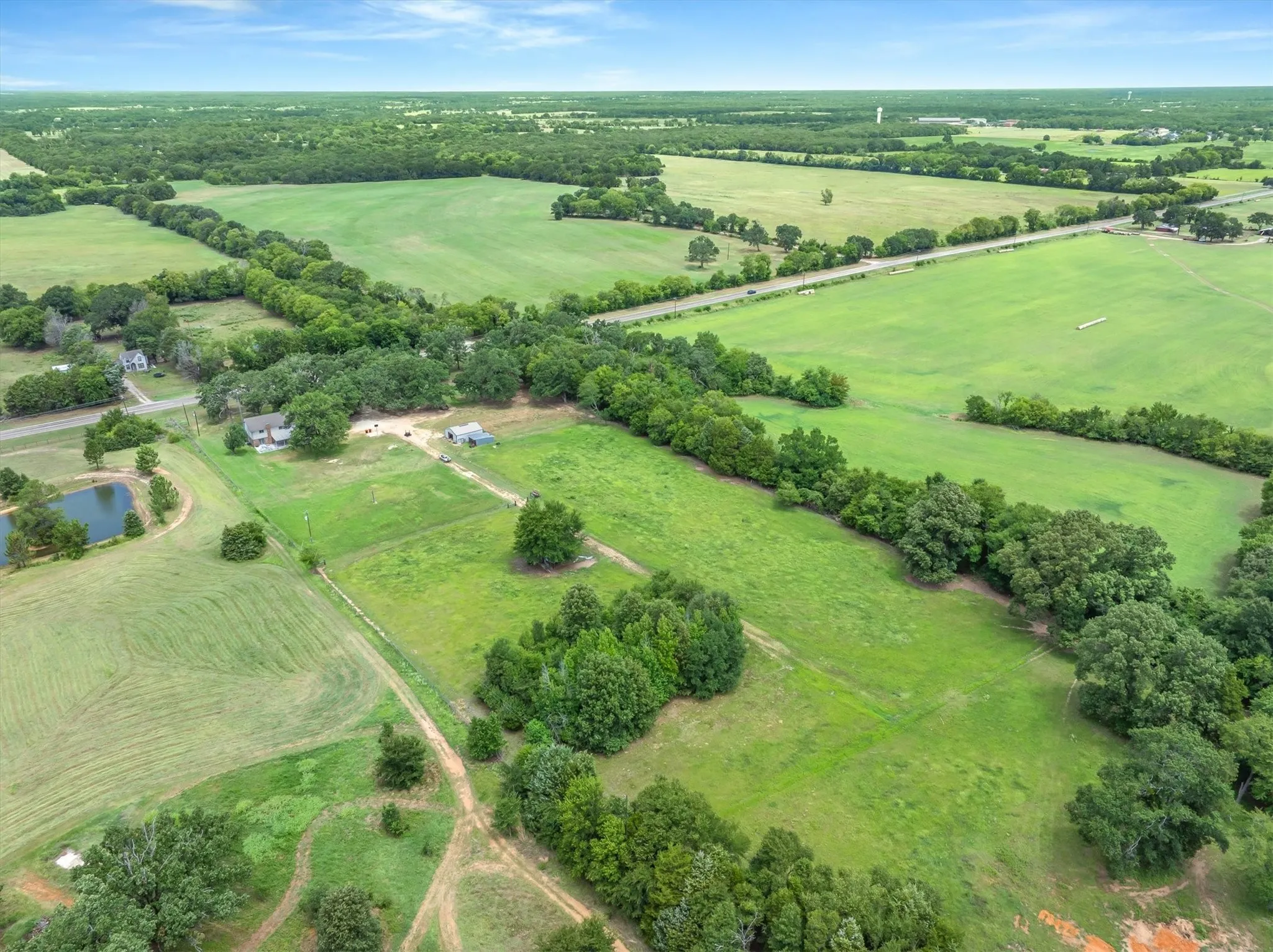 Single Family Residence For Sale in Van Zandt County , 1803 State Highway 198, Canton, Texas 75103, 3 Bedroom, 3 Bathroom, 2 Garage spaces, 2,778 Sqft, built in 1985, mls#21332945, Real Estate Agent in Canton, Homes For Sale in Van Zandt county, Homes For Sale in Canton, Realtor in Canton Texas, Real Estate Brokerage Independent Realty Texas, Luminita Cordes Realtor