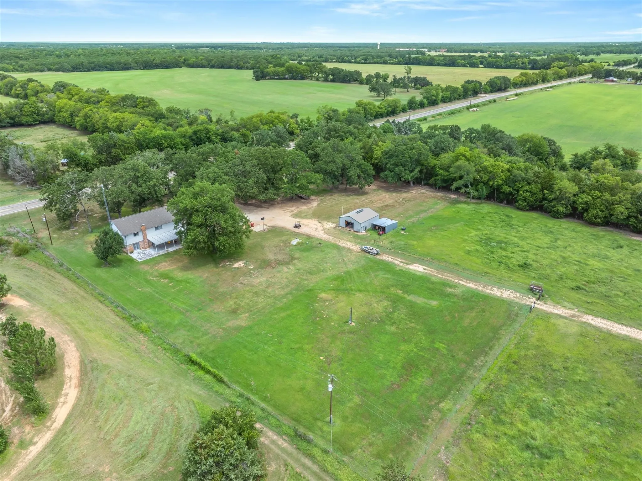 Single Family Residence For Sale in Van Zandt County , 1803 State Highway 198, Canton, Texas 75103, 3 Bedroom, 3 Bathroom, 2 Garage spaces, 2,778 Sqft, built in 1985, mls#21332945, Real Estate Agent in Canton, Homes For Sale in Van Zandt county, Homes For Sale in Canton, Realtor in Canton Texas, Real Estate Brokerage Independent Realty Texas, Luminita Cordes Realtor