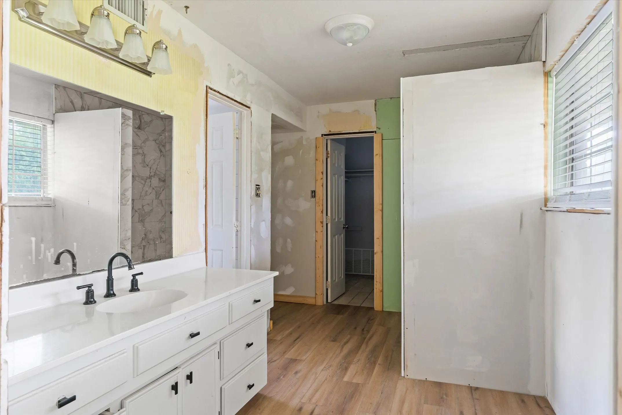 Single Family Residence For Sale in Van Zandt County , 1803 State Highway 198, Canton, Texas 75103, 3 Bedroom, 3 Bathroom, 2 Garage spaces, 2,778 Sqft, built in 1985, mls#21332945, Real Estate Agent in Canton, Homes For Sale in Van Zandt county, Homes For Sale in Canton, Realtor in Canton Texas, Real Estate Brokerage Independent Realty Texas, Luminita Cordes Realtor