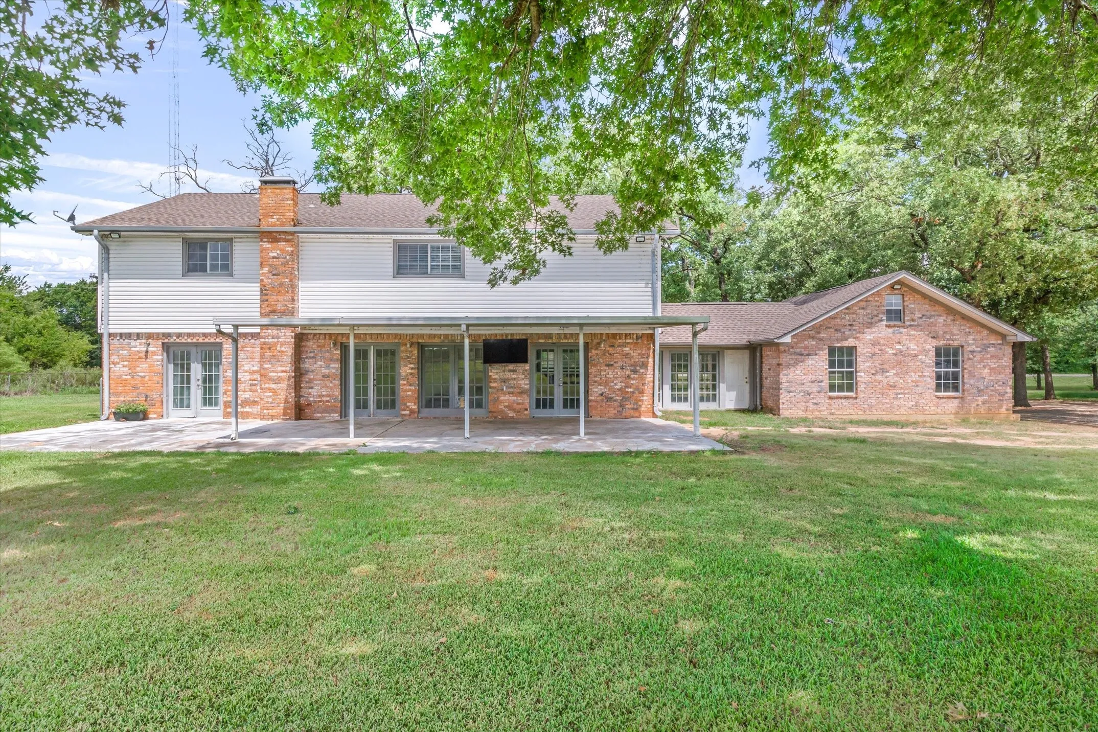 Single Family Residence For Sale in Van Zandt County , 1803 State Highway 198, Canton, Texas 75103, 3 Bedroom, 3 Bathroom, 2 Garage spaces, 2,778 Sqft, built in 1985, mls#21332945, Real Estate Agent in Canton, Homes For Sale in Van Zandt county, Homes For Sale in Canton, Realtor in Canton Texas, Real Estate Brokerage Independent Realty Texas, Luminita Cordes Realtor