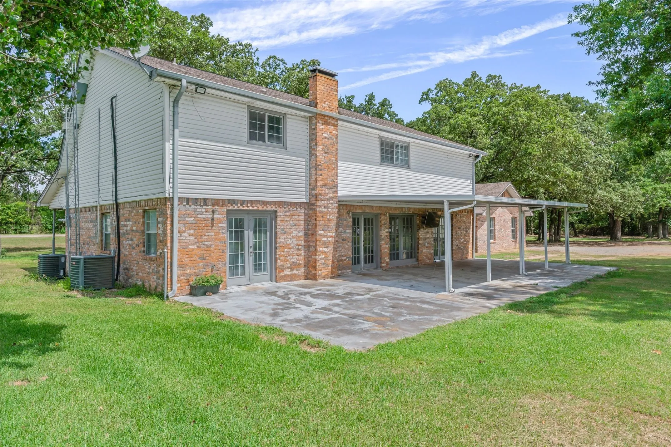 Single Family Residence For Sale in Van Zandt County , 1803 State Highway 198, Canton, Texas 75103, 3 Bedroom, 3 Bathroom, 2 Garage spaces, 2,778 Sqft, built in 1985, mls#21332945, Real Estate Agent in Canton, Homes For Sale in Van Zandt county, Homes For Sale in Canton, Realtor in Canton Texas, Real Estate Brokerage Independent Realty Texas, Luminita Cordes Realtor