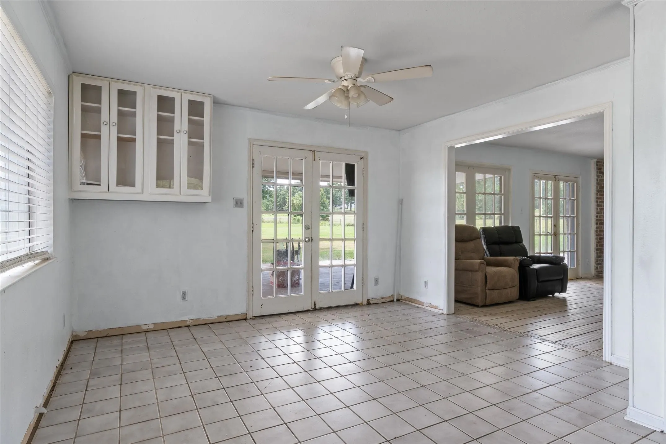 Single Family Residence For Sale in Van Zandt County , 1803 State Highway 198, Canton, Texas 75103, 3 Bedroom, 3 Bathroom, 2 Garage spaces, 2,778 Sqft, built in 1985, mls#21332945, Real Estate Agent in Canton, Homes For Sale in Van Zandt county, Homes For Sale in Canton, Realtor in Canton Texas, Real Estate Brokerage Independent Realty Texas, Luminita Cordes Realtor