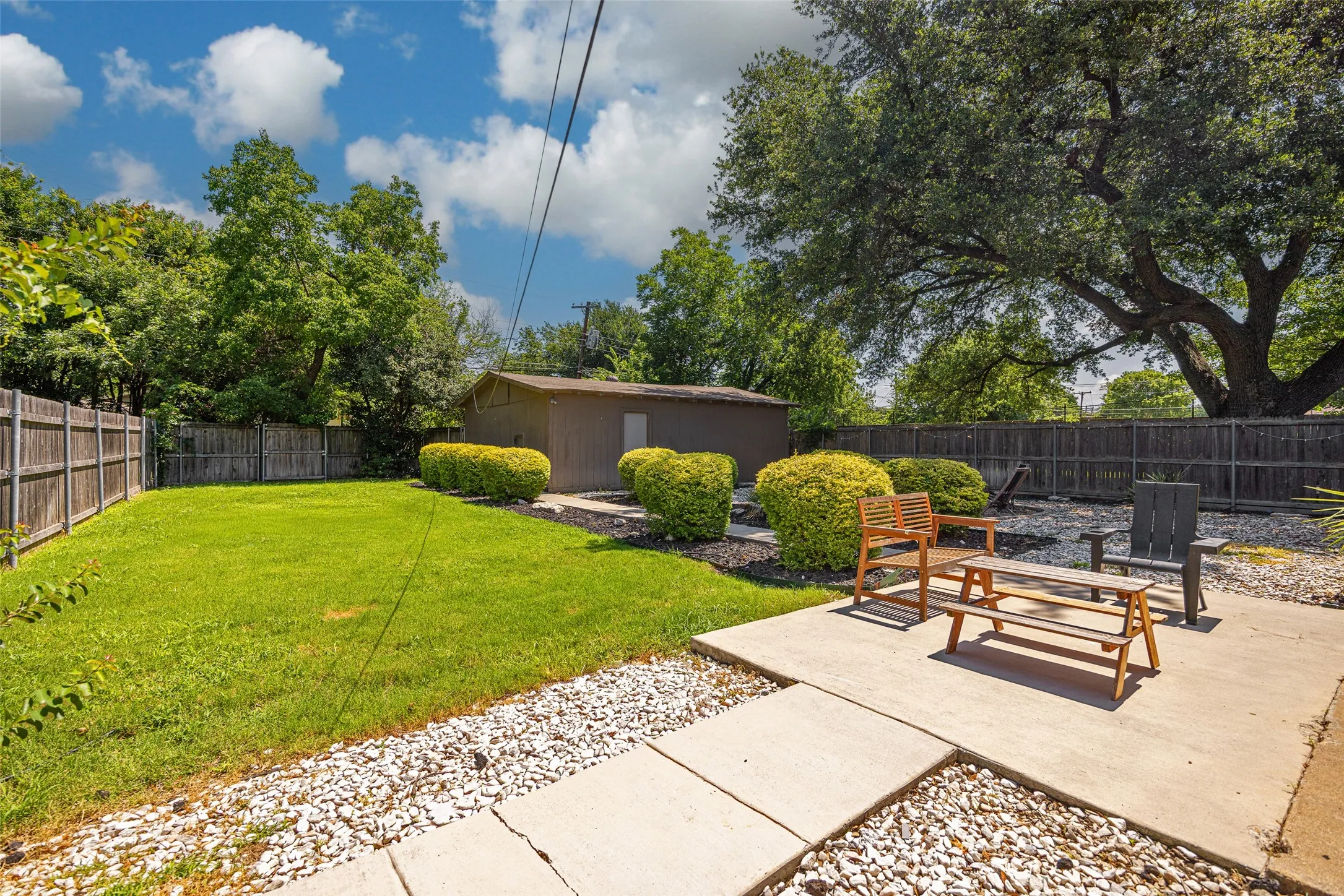 Single Family Residence For Sale in Dallas County , 11367 Lippitt Avenue, Dallas, Texas 75218, 3 Bedroom, 2 Bathroom, 2 Garage spaces, 1,551 Sqft, built in 1958, mls#21332912, Real Estate Agent in Dallas, Homes For Sale in Dallas county, Homes For Sale in Dallas, Realtor in Dallas Texas, Real Estate Brokerage Independent Realty Texas, Luminita Cordes Realtor