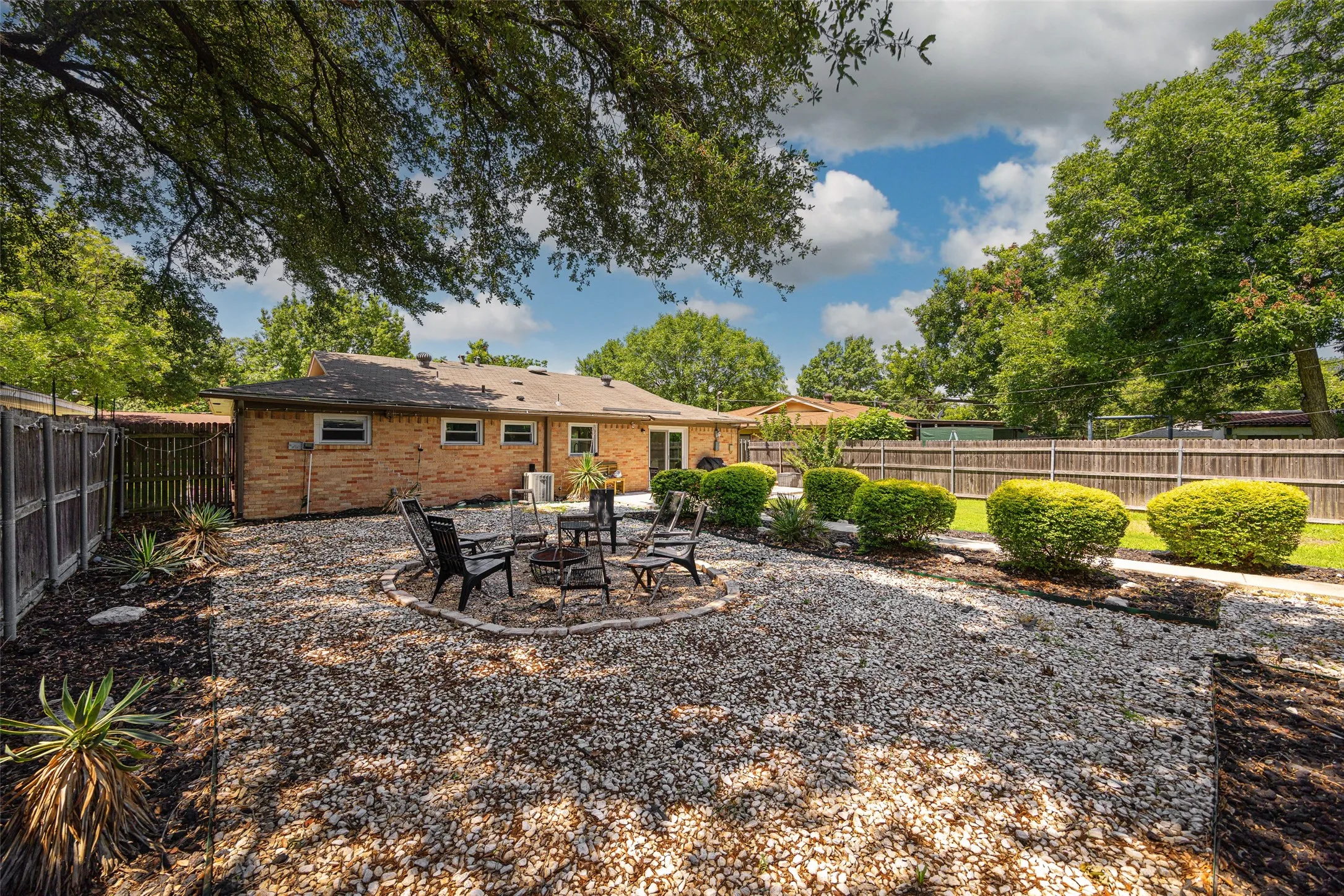 Single Family Residence For Sale in Dallas County , 11367 Lippitt Avenue, Dallas, Texas 75218, 3 Bedroom, 2 Bathroom, 2 Garage spaces, 1,551 Sqft, built in 1958, mls#21332912, Real Estate Agent in Dallas, Homes For Sale in Dallas county, Homes For Sale in Dallas, Realtor in Dallas Texas, Real Estate Brokerage Independent Realty Texas, Luminita Cordes Realtor