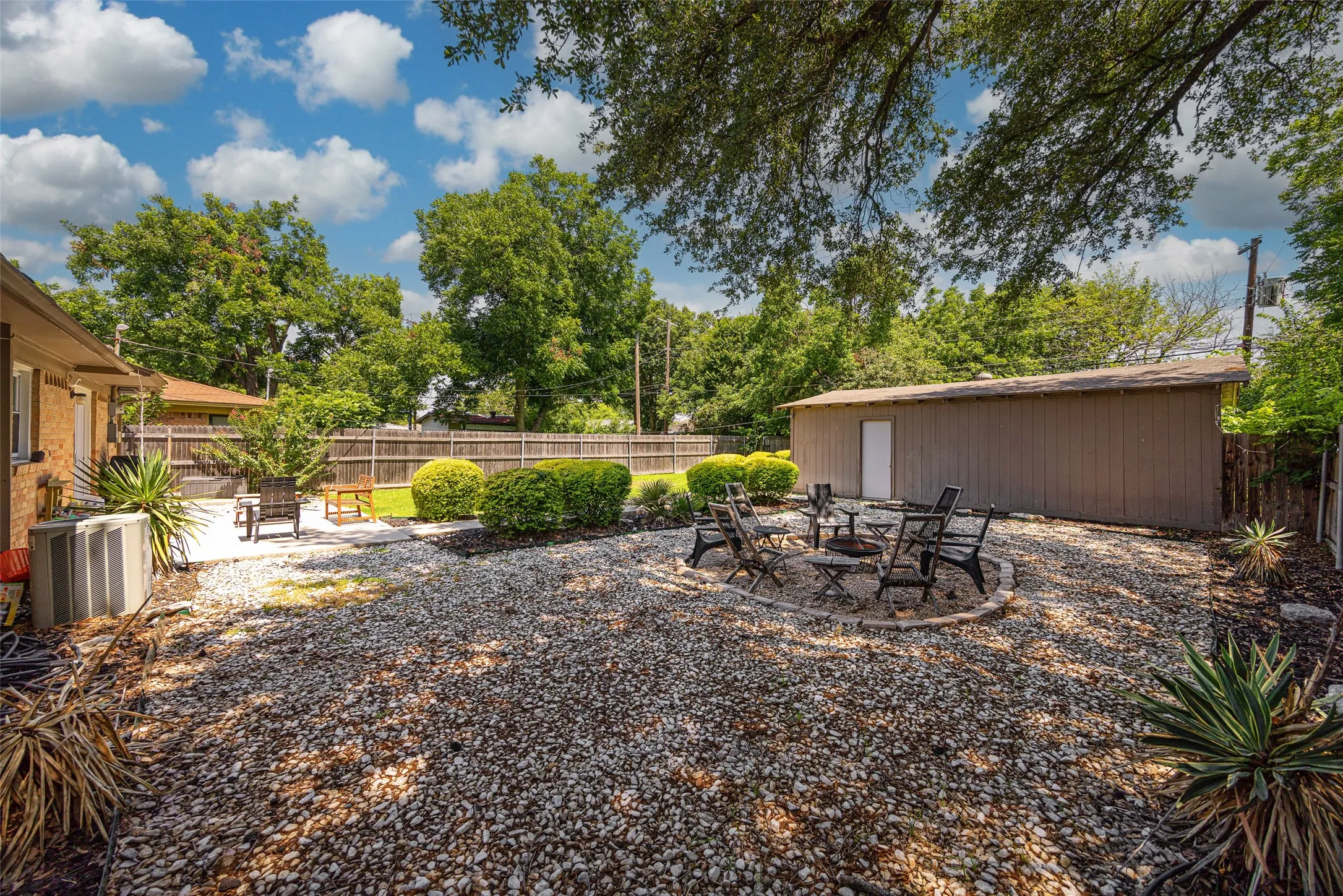 Single Family Residence For Sale in Dallas County , 11367 Lippitt Avenue, Dallas, Texas 75218, 3 Bedroom, 2 Bathroom, 2 Garage spaces, 1,551 Sqft, built in 1958, mls#21332912, Real Estate Agent in Dallas, Homes For Sale in Dallas county, Homes For Sale in Dallas, Realtor in Dallas Texas, Real Estate Brokerage Independent Realty Texas, Luminita Cordes Realtor