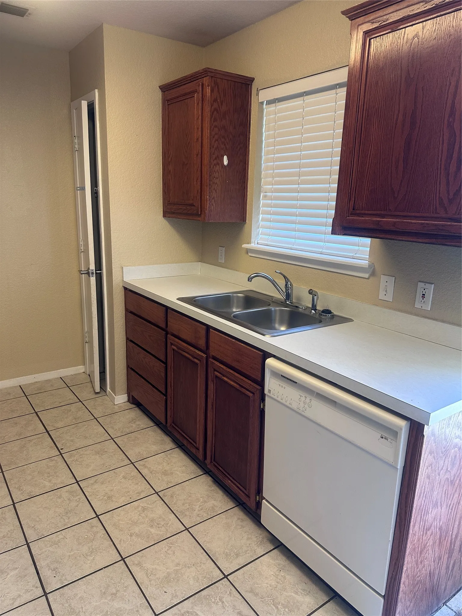 Single Family Residence For Rent in Taylor County , 3834 Purdue Lane, Abilene, Texas 79602, 3 Bedroom, 2 Bathroom, 2 Garage spaces, 1,232 Sqft, built in 1995, mls#21332960, Real Estate Agent in Abilene, Homes For Rent in Taylor county, Homes For Rent in Abilene, Realtor in Abilene Texas, Real Estate Brokerage Independent Realty Texas, Luminita Cordes Realtor