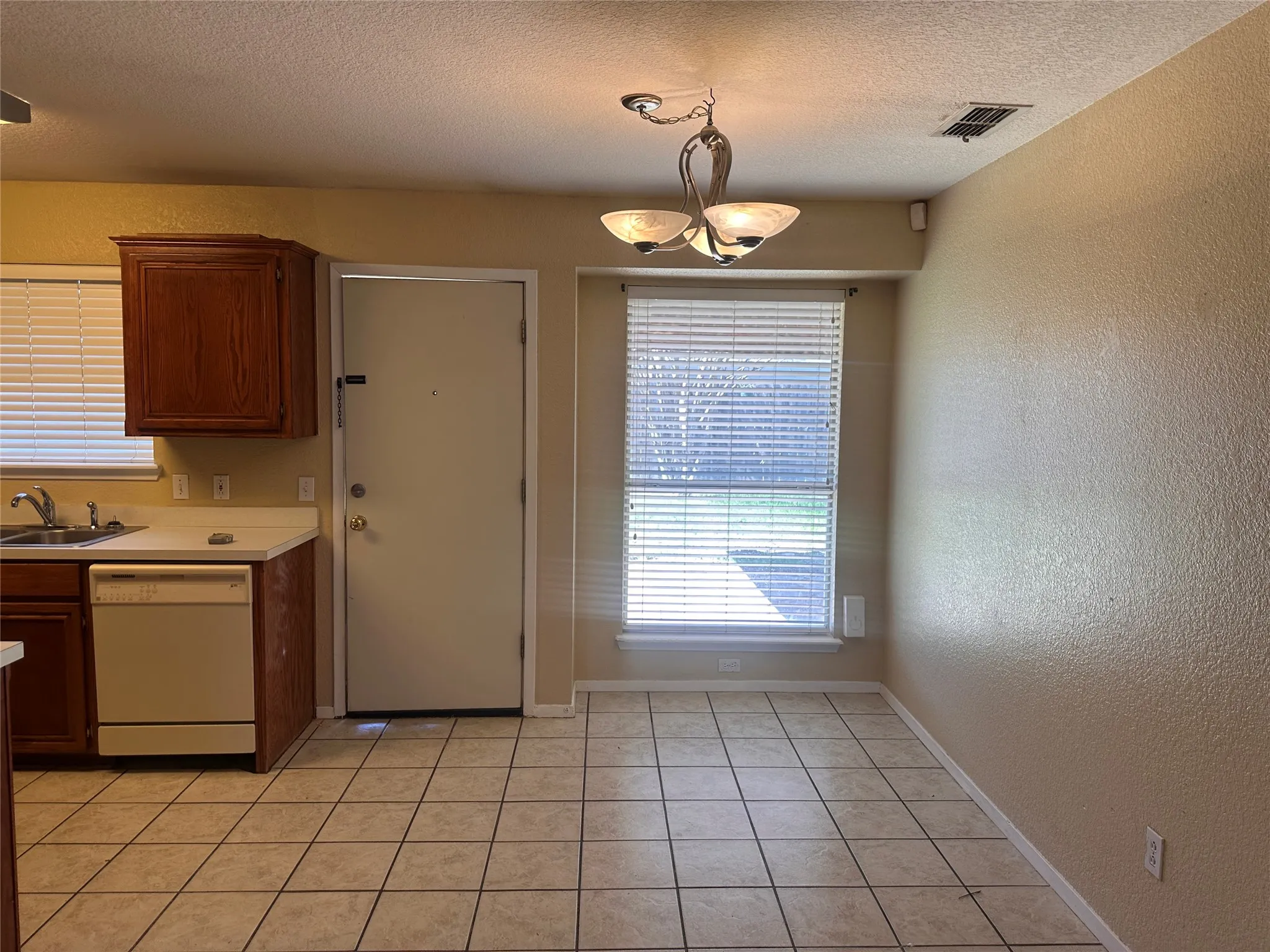 Single Family Residence For Rent in Taylor County , 3834 Purdue Lane, Abilene, Texas 79602, 3 Bedroom, 2 Bathroom, 2 Garage spaces, 1,232 Sqft, built in 1995, mls#21332960, Real Estate Agent in Abilene, Homes For Rent in Taylor county, Homes For Rent in Abilene, Realtor in Abilene Texas, Real Estate Brokerage Independent Realty Texas, Luminita Cordes Realtor