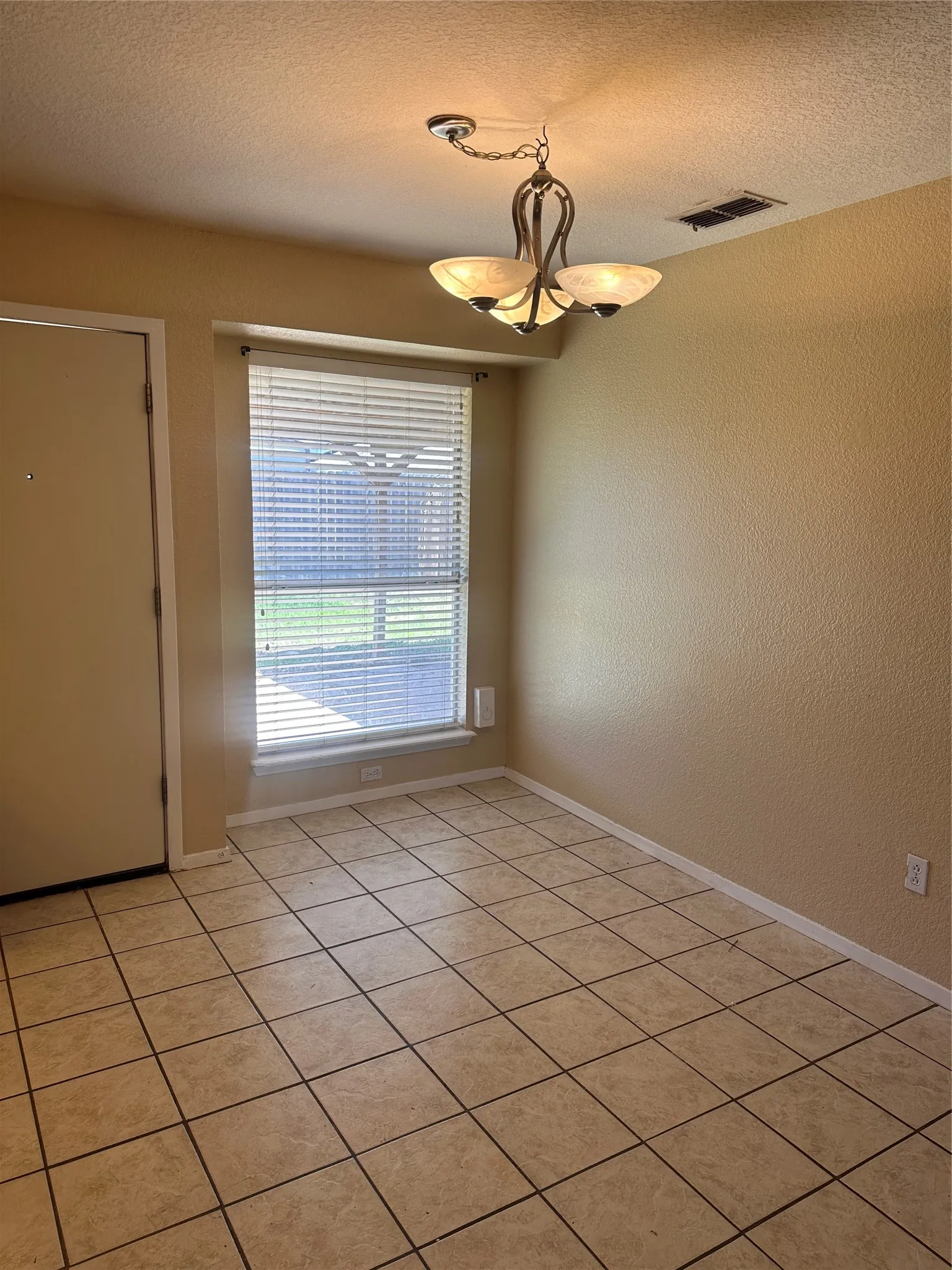 Single Family Residence For Rent in Taylor County , 3834 Purdue Lane, Abilene, Texas 79602, 3 Bedroom, 2 Bathroom, 2 Garage spaces, 1,232 Sqft, built in 1995, mls#21332960, Real Estate Agent in Abilene, Homes For Rent in Taylor county, Homes For Rent in Abilene, Realtor in Abilene Texas, Real Estate Brokerage Independent Realty Texas, Luminita Cordes Realtor