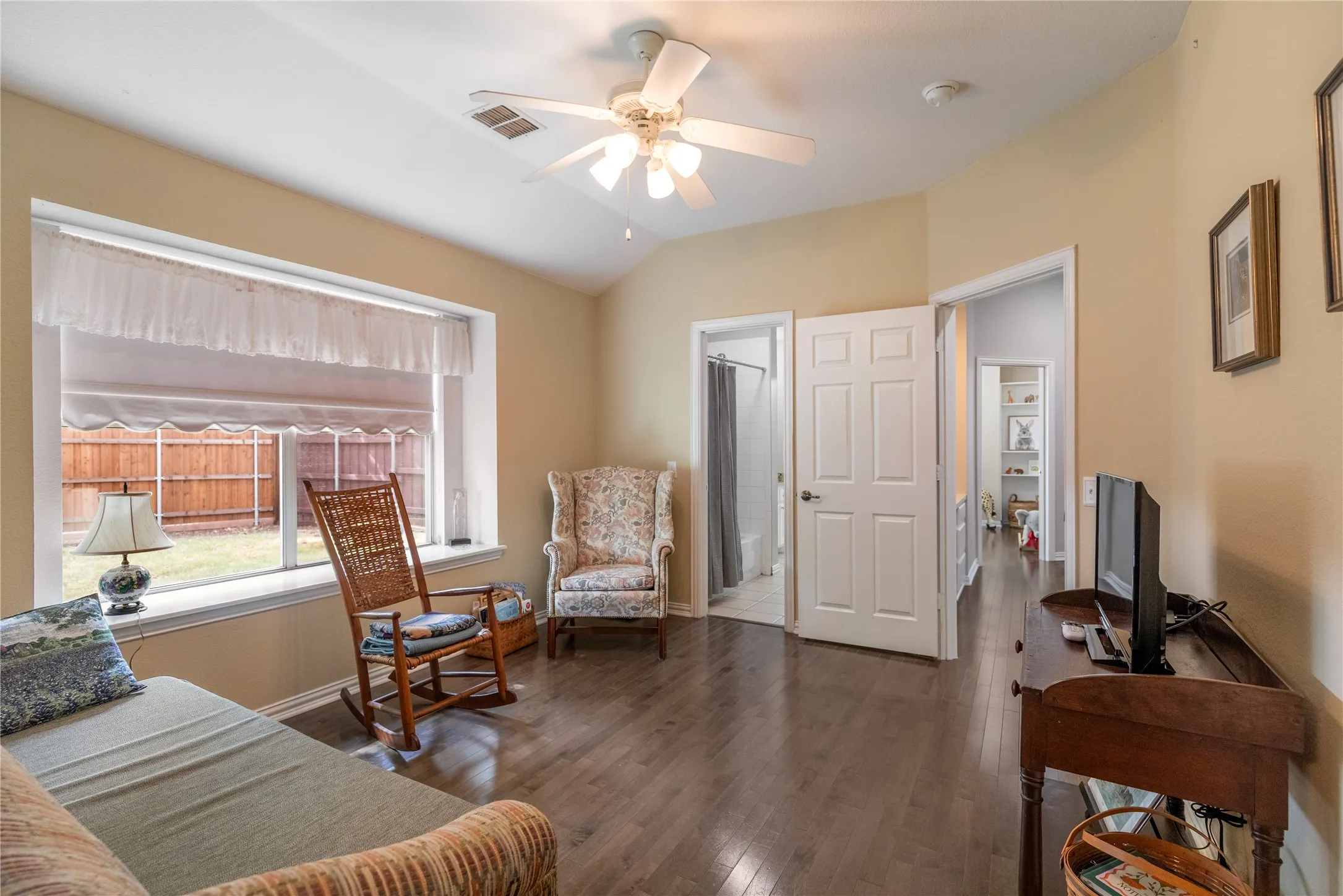 Single Family Residence For Sale in Collin County , 1001 Willowgate Drive, Prosper, Texas 75078, 5 Bedroom, 5 Bathroom, 3 Garage spaces, 3,812 Sqft, built in 2002, mls#21329615, Real Estate Agent in Prosper, Homes For Sale in Collin county, Homes For Sale in Prosper, Realtor in Prosper Texas, Real Estate Brokerage Independent Realty Texas, Luminita Cordes Realtor