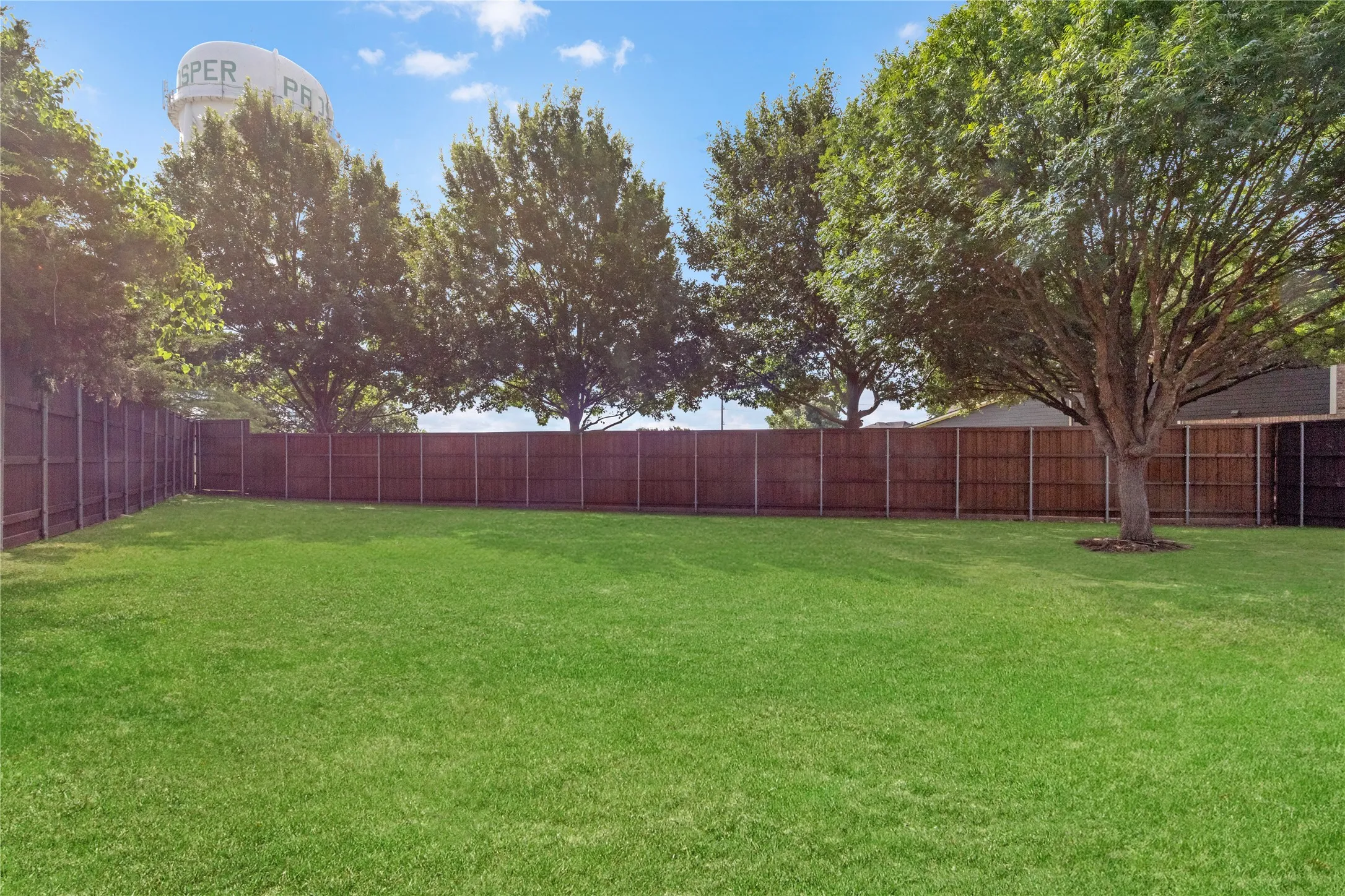 Single Family Residence For Sale in Collin County , 1001 Willowgate Drive, Prosper, Texas 75078, 5 Bedroom, 5 Bathroom, 3 Garage spaces, 3,812 Sqft, built in 2002, mls#21329615, Real Estate Agent in Prosper, Homes For Sale in Collin county, Homes For Sale in Prosper, Realtor in Prosper Texas, Real Estate Brokerage Independent Realty Texas, Luminita Cordes Realtor