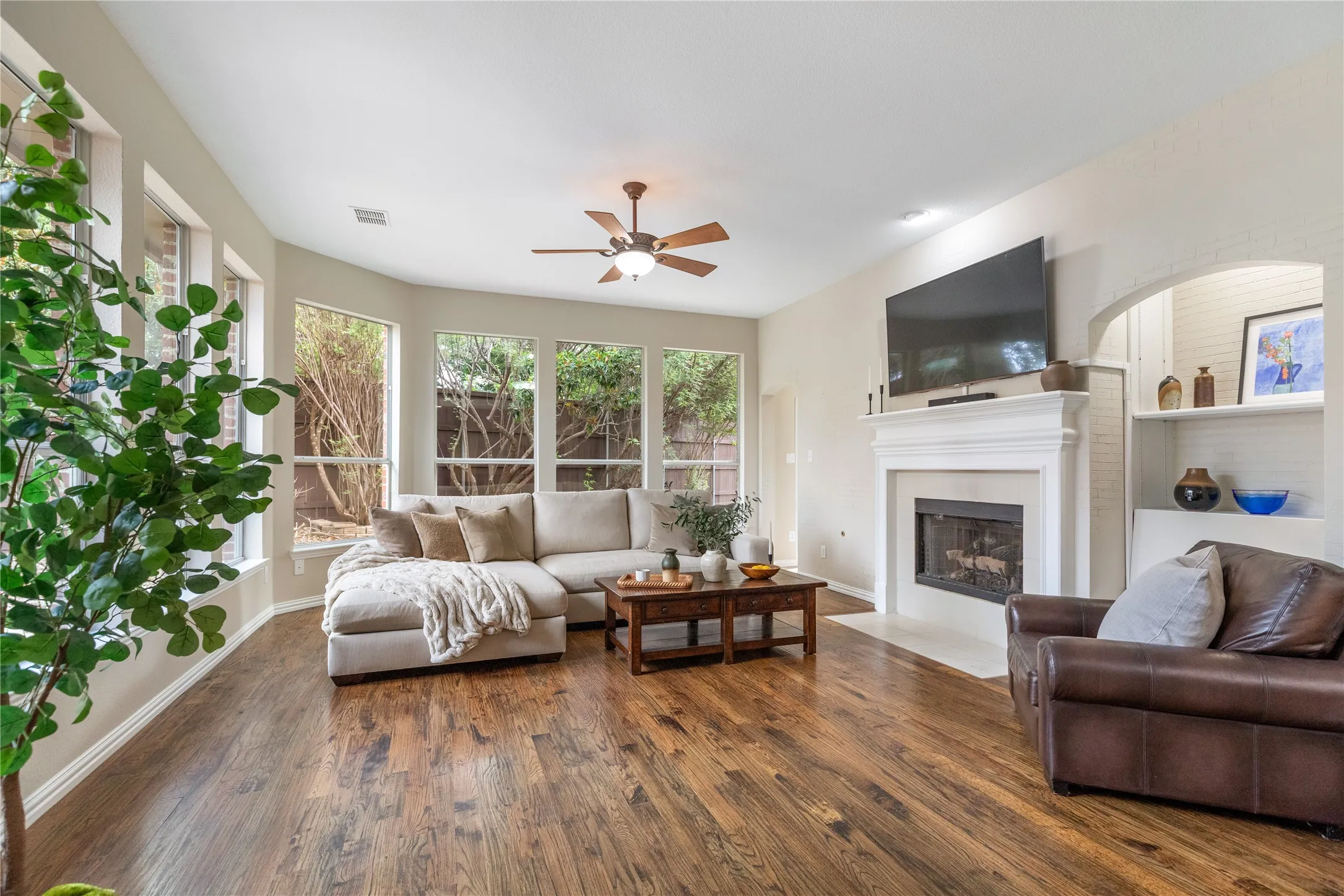 Single Family Residence For Sale in Collin County , 1001 Willowgate Drive, Prosper, Texas 75078, 5 Bedroom, 5 Bathroom, 3 Garage spaces, 3,812 Sqft, built in 2002, mls#21329615, Real Estate Agent in Prosper, Homes For Sale in Collin county, Homes For Sale in Prosper, Realtor in Prosper Texas, Real Estate Brokerage Independent Realty Texas, Luminita Cordes Realtor