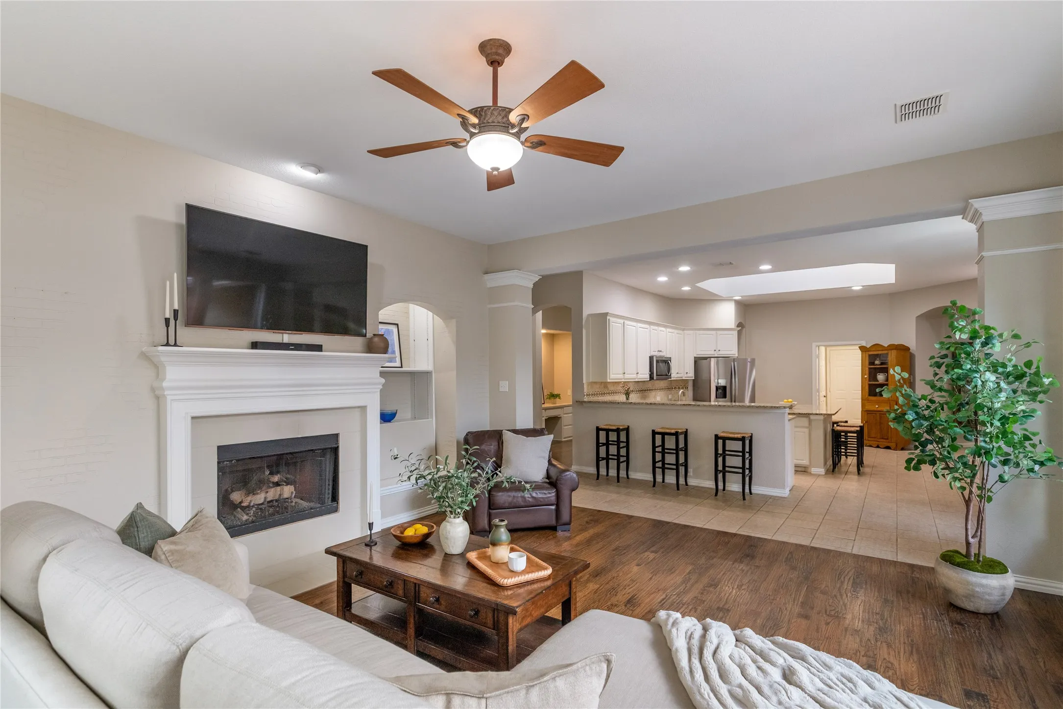 Single Family Residence For Sale in Collin County , 1001 Willowgate Drive, Prosper, Texas 75078, 5 Bedroom, 5 Bathroom, 3 Garage spaces, 3,812 Sqft, built in 2002, mls#21329615, Real Estate Agent in Prosper, Homes For Sale in Collin county, Homes For Sale in Prosper, Realtor in Prosper Texas, Real Estate Brokerage Independent Realty Texas, Luminita Cordes Realtor