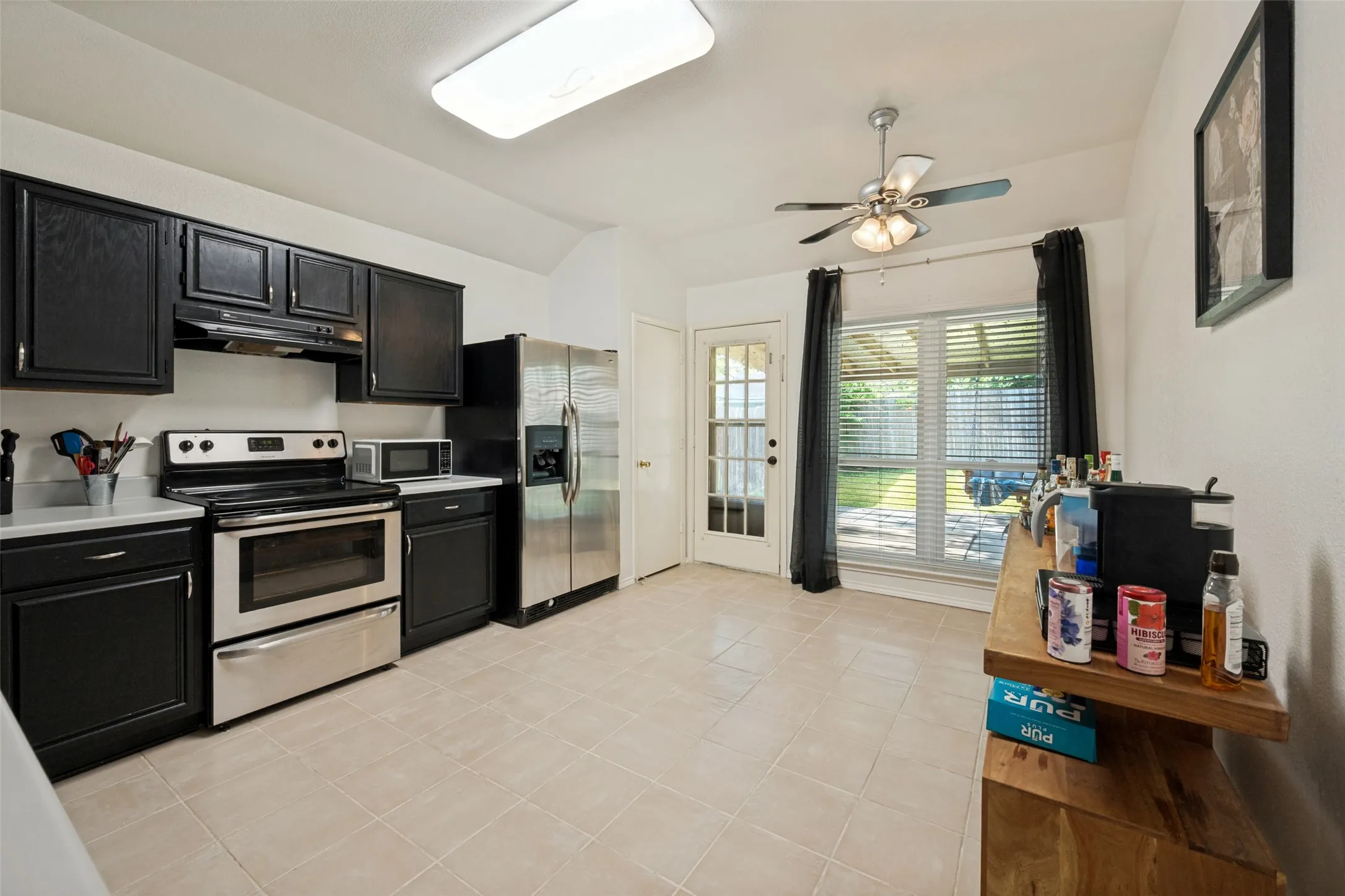 Single Family Residence For Sale in Tarrant County , 820 Wyndham Place, Arlington, Texas 76017, 3 Bedroom, 2 Bathroom, 2 Garage spaces, 1,610 Sqft, built in 1990, mls#21316187, Real Estate Agent in Arlington, Homes For Sale in Tarrant county, Homes For Sale in Arlington, Realtor in Arlington Texas, Real Estate Brokerage Independent Realty Texas, Luminita Cordes Realtor