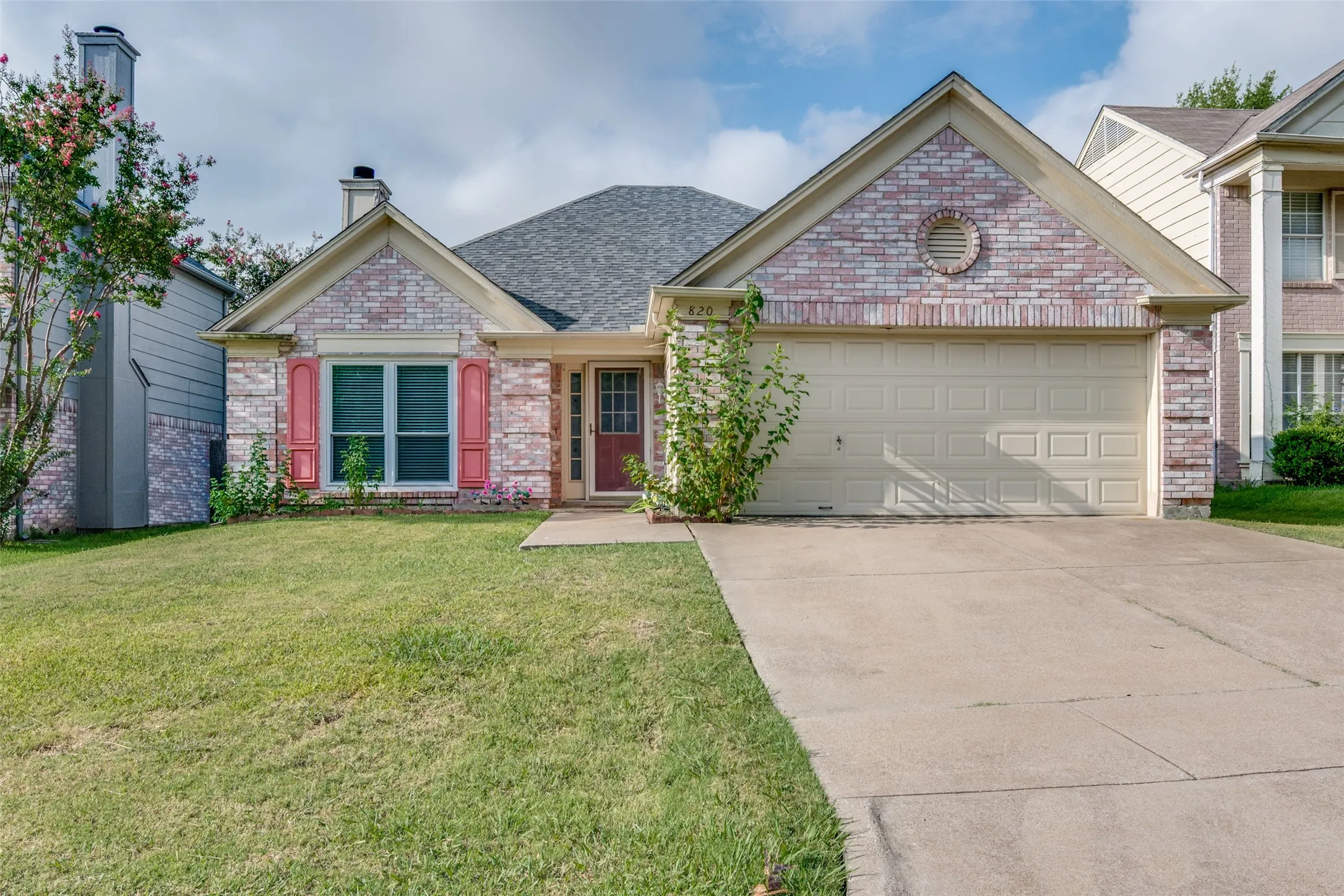Single Family Residence For Sale in Tarrant County , 820 Wyndham Place, Arlington, Texas 76017, 3 Bedroom, 2 Bathroom, 2 Garage spaces, 1,610 Sqft, built in 1990, mls#21316187, Real Estate Agent in Arlington, Homes For Sale in Tarrant county, Homes For Sale in Arlington, Realtor in Arlington Texas, Real Estate Brokerage Independent Realty Texas, Luminita Cordes Realtor