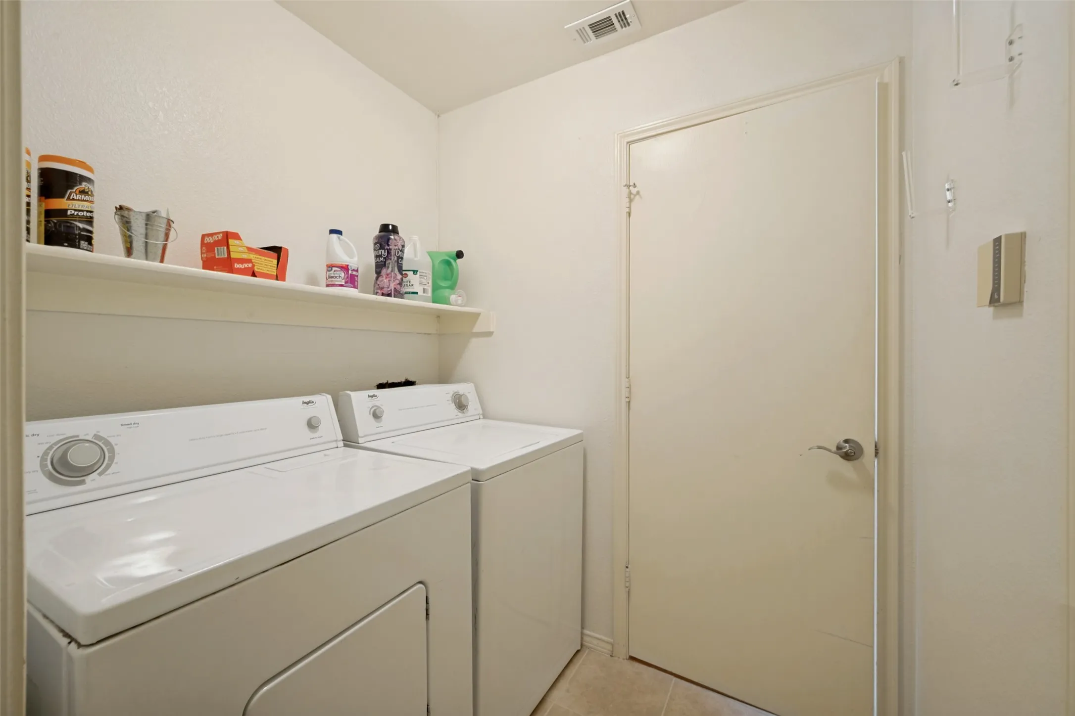 Single Family Residence For Sale in Tarrant County , 820 Wyndham Place, Arlington, Texas 76017, 3 Bedroom, 2 Bathroom, 2 Garage spaces, 1,610 Sqft, built in 1990, mls#21316187, Real Estate Agent in Arlington, Homes For Sale in Tarrant county, Homes For Sale in Arlington, Realtor in Arlington Texas, Real Estate Brokerage Independent Realty Texas, Luminita Cordes Realtor