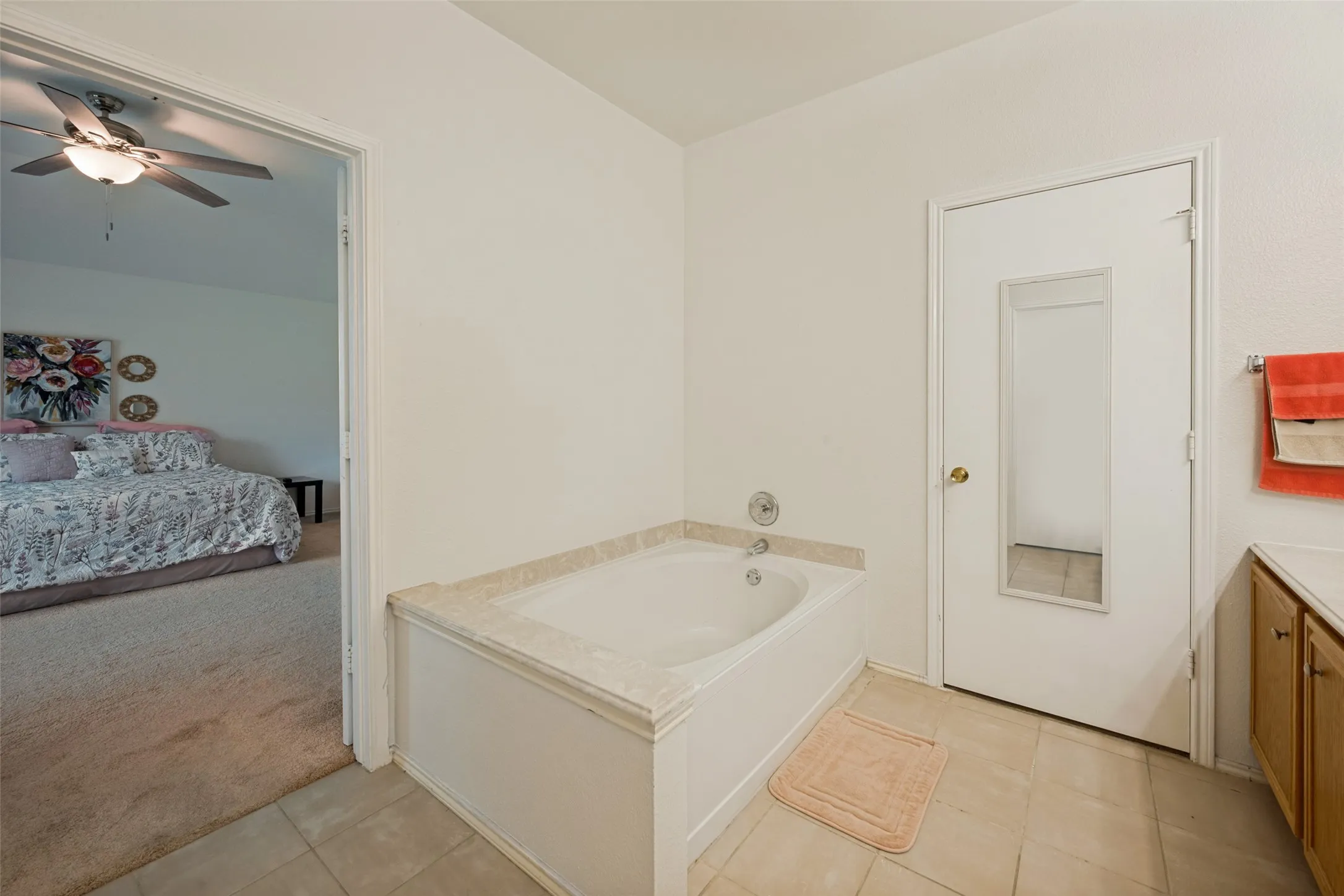 Soaker tub