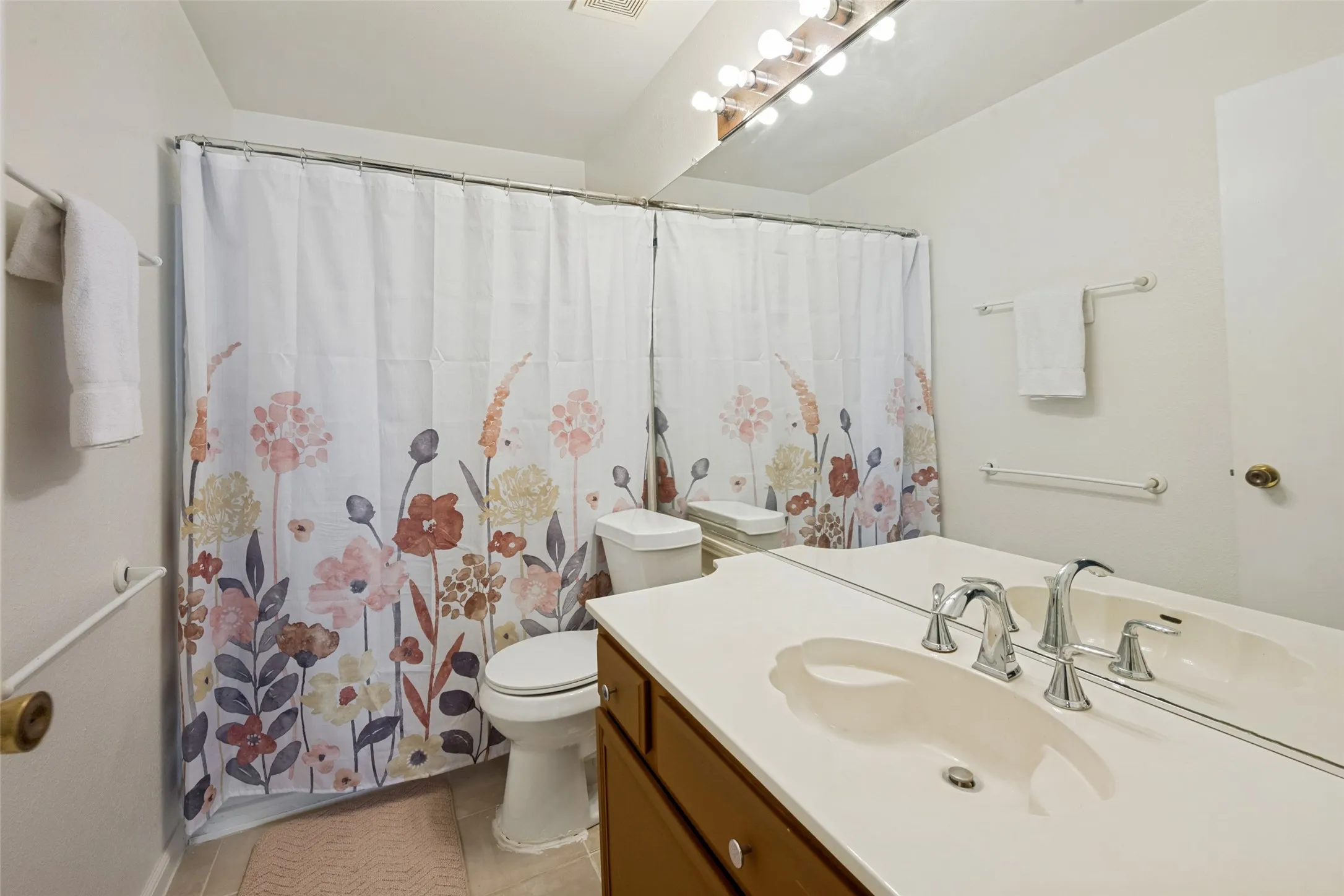 Single Family Residence For Sale in Tarrant County , 820 Wyndham Place, Arlington, Texas 76017, 3 Bedroom, 2 Bathroom, 2 Garage spaces, 1,610 Sqft, built in 1990, mls#21316187, Real Estate Agent in Arlington, Homes For Sale in Tarrant county, Homes For Sale in Arlington, Realtor in Arlington Texas, Real Estate Brokerage Independent Realty Texas, Luminita Cordes Realtor