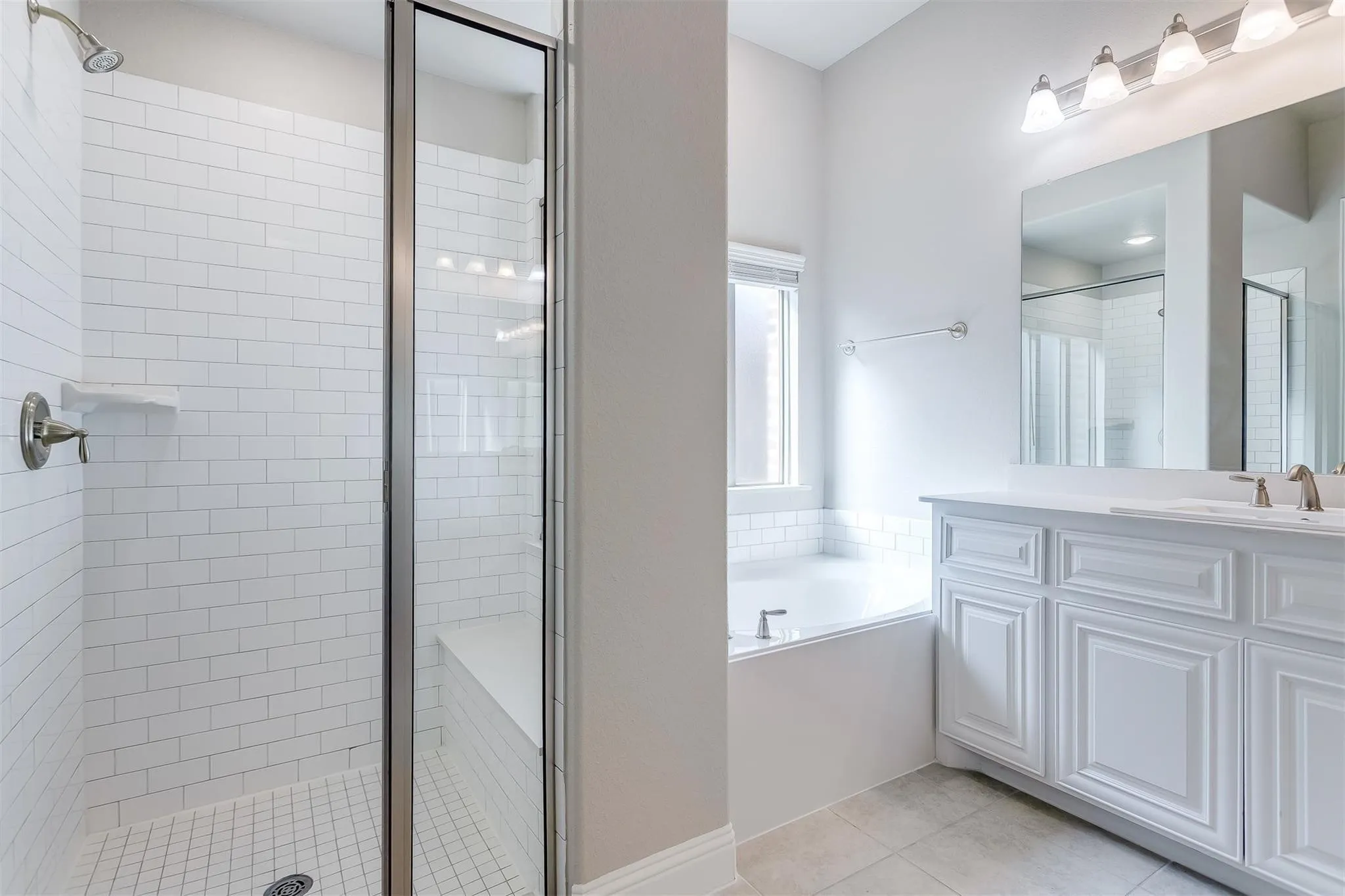 Single Family Residence For Rent in Rockwall County , 3323 Royal Ridge Drive, Rockwall, Texas 75087, 5 Bedroom, 5 Bathroom, 3 Garage spaces, 3,616 Sqft, built in 2018, mls#21332938, Real Estate Agent in Rockwall, Homes For Rent in Rockwall county, Homes For Rent in Rockwall, Realtor in Rockwall Texas, Real Estate Brokerage Independent Realty Texas, Luminita Cordes Realtor