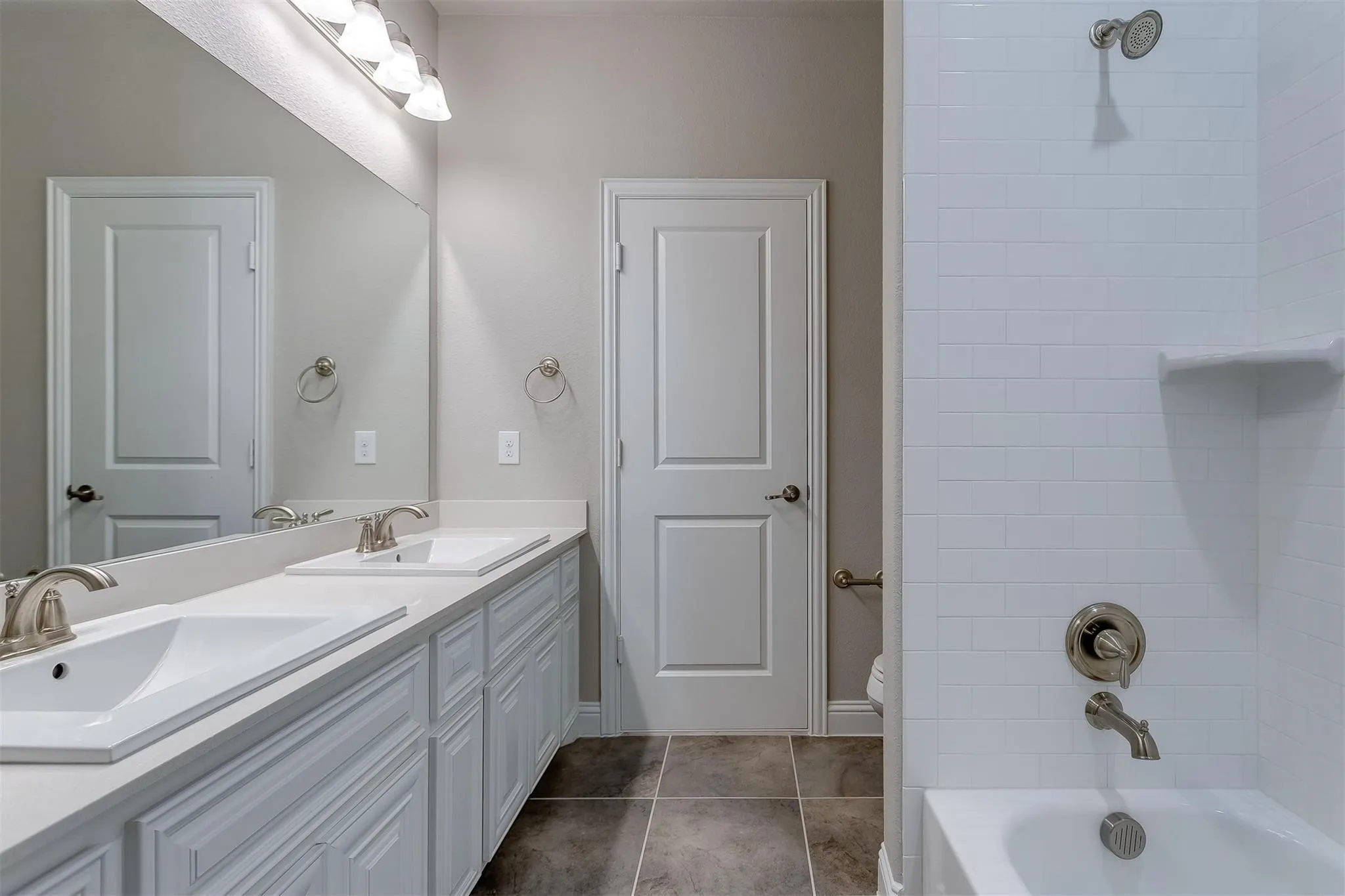 Single Family Residence For Rent in Rockwall County , 3323 Royal Ridge Drive, Rockwall, Texas 75087, 5 Bedroom, 5 Bathroom, 3 Garage spaces, 3,616 Sqft, built in 2018, mls#21332938, Real Estate Agent in Rockwall, Homes For Rent in Rockwall county, Homes For Rent in Rockwall, Realtor in Rockwall Texas, Real Estate Brokerage Independent Realty Texas, Luminita Cordes Realtor