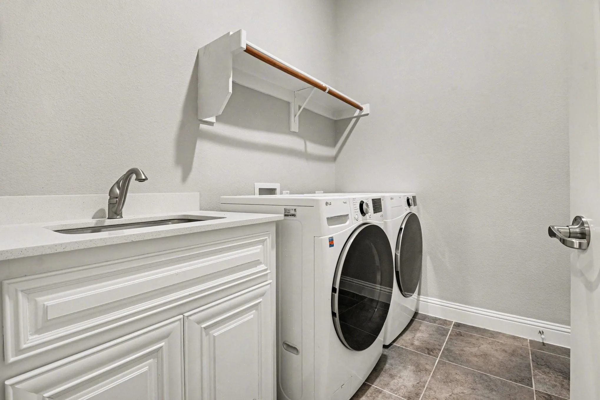 Single Family Residence For Rent in Rockwall County , 3323 Royal Ridge Drive, Rockwall, Texas 75087, 5 Bedroom, 5 Bathroom, 3 Garage spaces, 3,616 Sqft, built in 2018, mls#21332938, Real Estate Agent in Rockwall, Homes For Rent in Rockwall county, Homes For Rent in Rockwall, Realtor in Rockwall Texas, Real Estate Brokerage Independent Realty Texas, Luminita Cordes Realtor