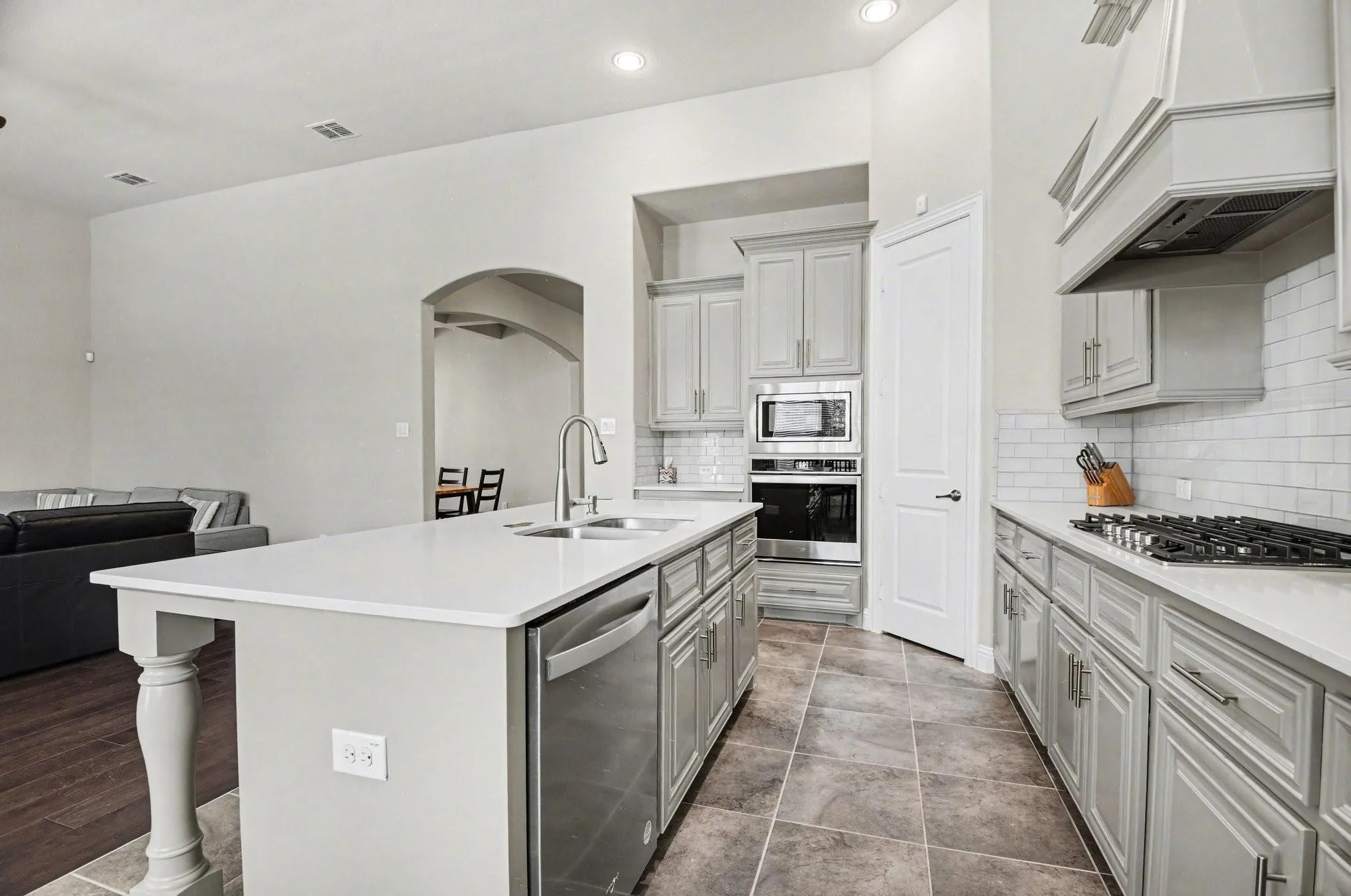 Single Family Residence For Rent in Rockwall County , 3323 Royal Ridge Drive, Rockwall, Texas 75087, 5 Bedroom, 5 Bathroom, 3 Garage spaces, 3,616 Sqft, built in 2018, mls#21332938, Real Estate Agent in Rockwall, Homes For Rent in Rockwall county, Homes For Rent in Rockwall, Realtor in Rockwall Texas, Real Estate Brokerage Independent Realty Texas, Luminita Cordes Realtor