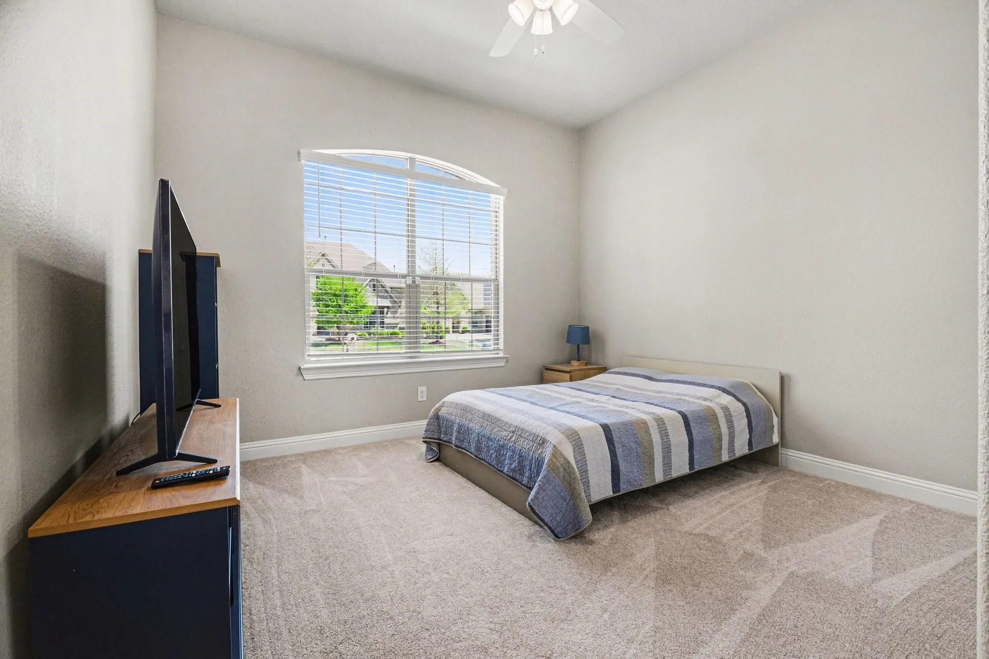 Single Family Residence For Rent in Rockwall County , 3323 Royal Ridge Drive, Rockwall, Texas 75087, 5 Bedroom, 5 Bathroom, 3 Garage spaces, 3,616 Sqft, built in 2018, mls#21332938, Real Estate Agent in Rockwall, Homes For Rent in Rockwall county, Homes For Rent in Rockwall, Realtor in Rockwall Texas, Real Estate Brokerage Independent Realty Texas, Luminita Cordes Realtor