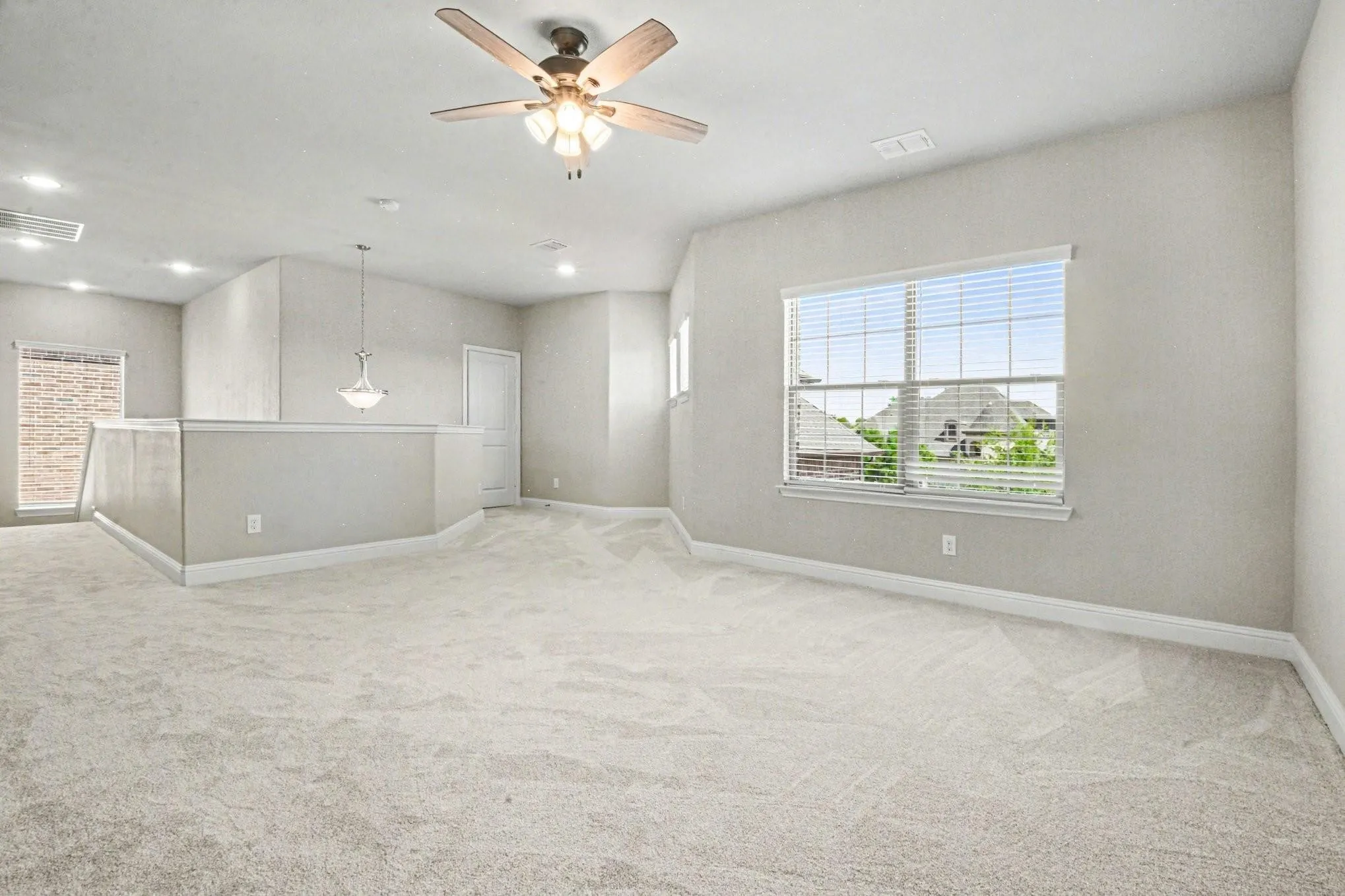 Single Family Residence For Rent in Rockwall County , 3323 Royal Ridge Drive, Rockwall, Texas 75087, 5 Bedroom, 5 Bathroom, 3 Garage spaces, 3,616 Sqft, built in 2018, mls#21332938, Real Estate Agent in Rockwall, Homes For Rent in Rockwall county, Homes For Rent in Rockwall, Realtor in Rockwall Texas, Real Estate Brokerage Independent Realty Texas, Luminita Cordes Realtor
