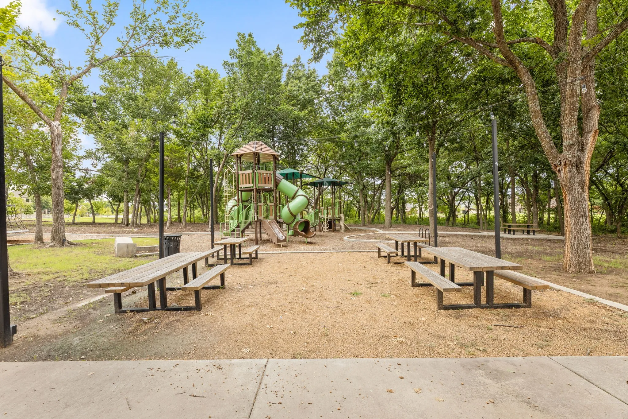 Single Family Residence For Sale in Grayson County , 1601 Cygnet Court, Van Alstyne, Texas 75495, 4 Bedrooms, 4 Bathrooms, 3 Garage spaces, 3,154 Sqft, built in 2022, Price $675,000, mls#21331782, Real Estate Agent in Van Alstyne, Homes For Sale in Grayson county, Homes For Sale in Van Alstyne, Realtor in Van Alstyne Texas, Real Estate Brokerage Independent Realty Texas, Luminita Cordes Realtor