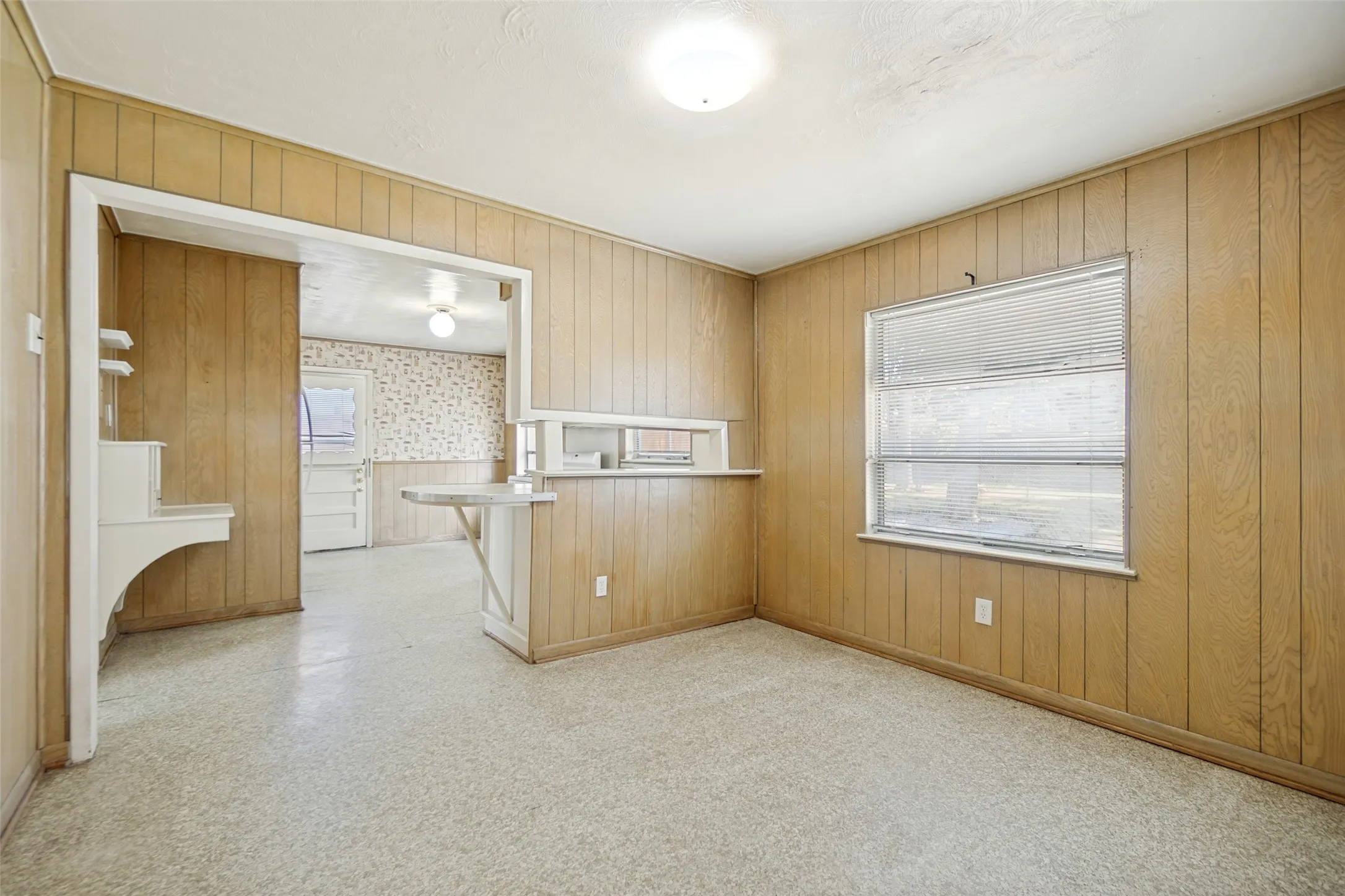 Single Family Residence For Sale in Dallas County , 13404 Glenside Drive, Farmers Branch, Texas 75234, 2 Bedroom, 1 Bathroom, 2 Garage spaces, 1,131 Sqft, built in 1956, mls#21308929, Real Estate Agent in Farmers Branch, Homes For Sale in Dallas county, Homes For Sale in Farmers Branch, Realtor in Farmers Branch Texas, Real Estate Brokerage Independent Realty Texas, Luminita Cordes Realtor