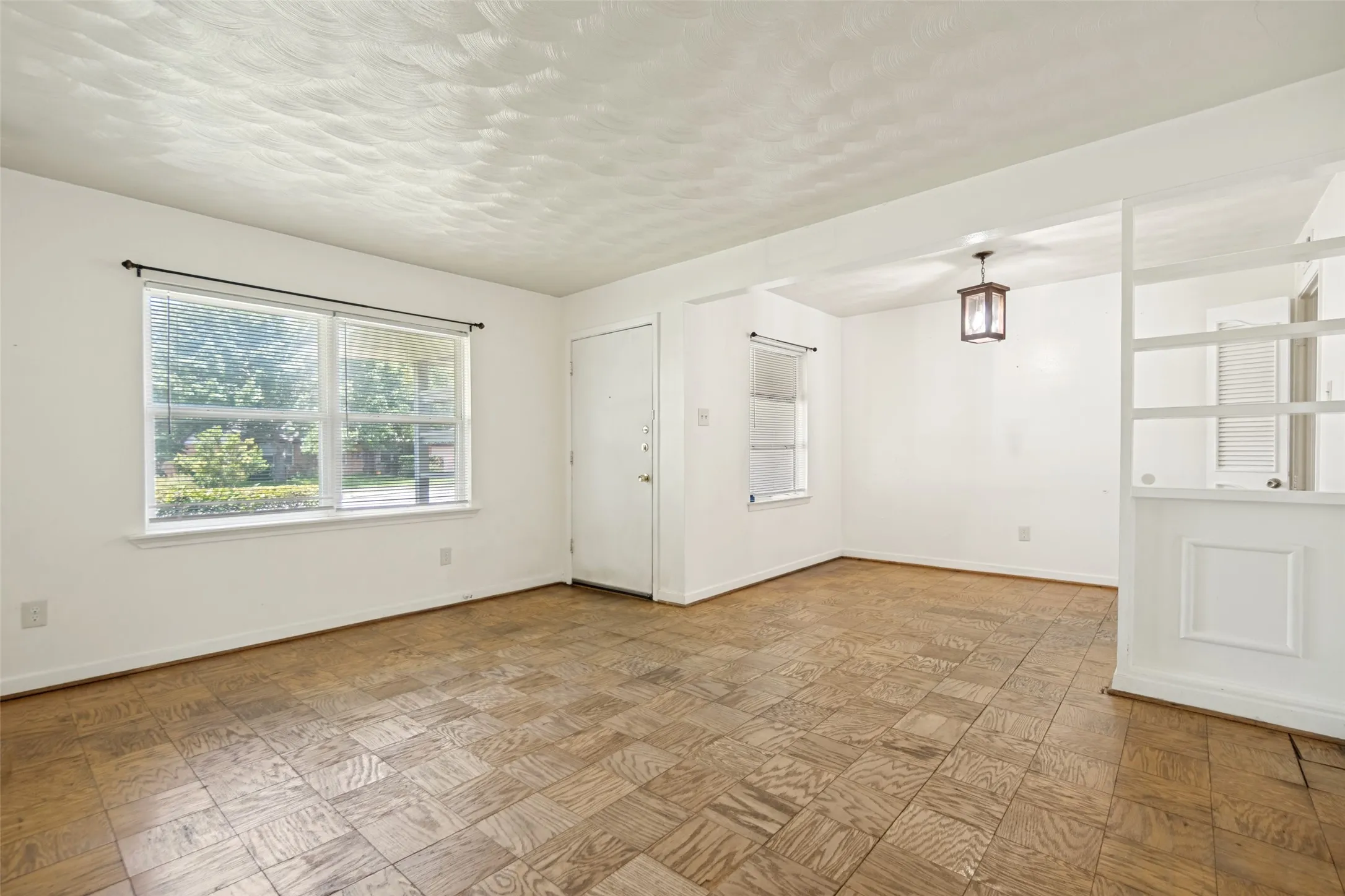 Single Family Residence For Sale in Dallas County , 13404 Glenside Drive, Farmers Branch, Texas 75234, 2 Bedroom, 1 Bathroom, 2 Garage spaces, 1,131 Sqft, built in 1956, mls#21308929, Real Estate Agent in Farmers Branch, Homes For Sale in Dallas county, Homes For Sale in Farmers Branch, Realtor in Farmers Branch Texas, Real Estate Brokerage Independent Realty Texas, Luminita Cordes Realtor