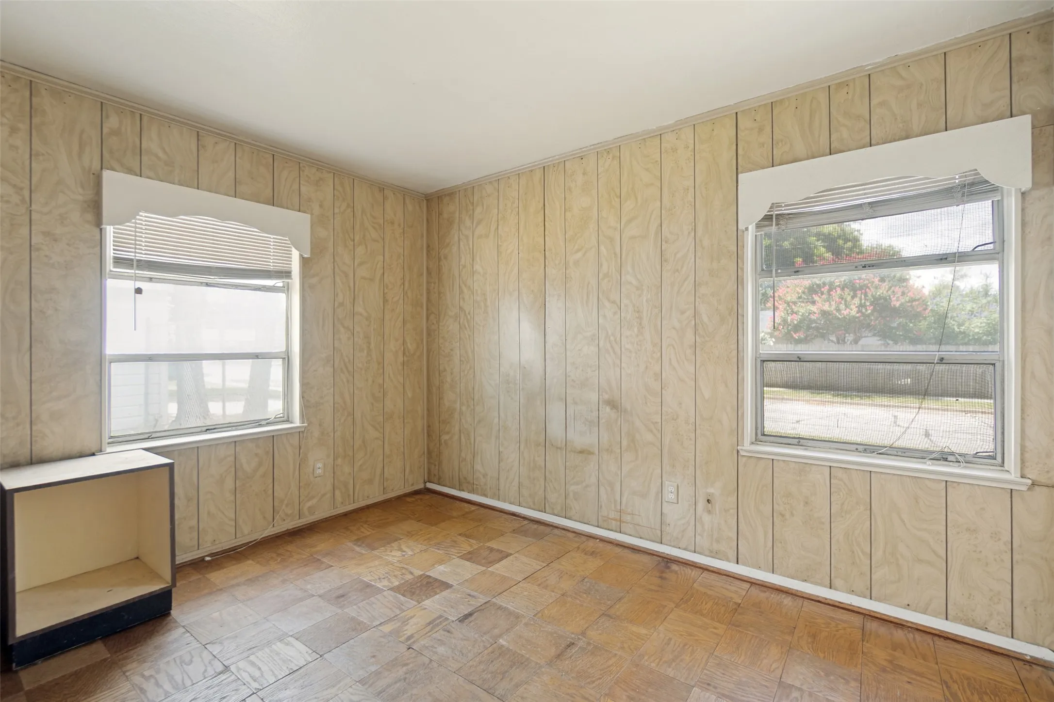 Single Family Residence For Sale in Dallas County , 13404 Glenside Drive, Farmers Branch, Texas 75234, 2 Bedroom, 1 Bathroom, 2 Garage spaces, 1,131 Sqft, built in 1956, mls#21308929, Real Estate Agent in Farmers Branch, Homes For Sale in Dallas county, Homes For Sale in Farmers Branch, Realtor in Farmers Branch Texas, Real Estate Brokerage Independent Realty Texas, Luminita Cordes Realtor