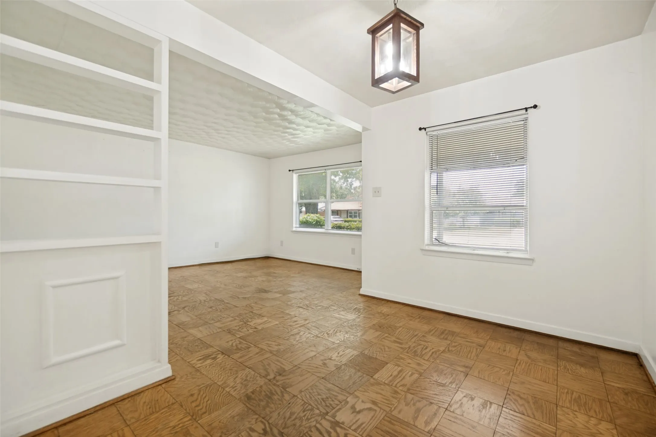 Single Family Residence For Sale in Dallas County , 13404 Glenside Drive, Farmers Branch, Texas 75234, 2 Bedroom, 1 Bathroom, 2 Garage spaces, 1,131 Sqft, built in 1956, mls#21308929, Real Estate Agent in Farmers Branch, Homes For Sale in Dallas county, Homes For Sale in Farmers Branch, Realtor in Farmers Branch Texas, Real Estate Brokerage Independent Realty Texas, Luminita Cordes Realtor