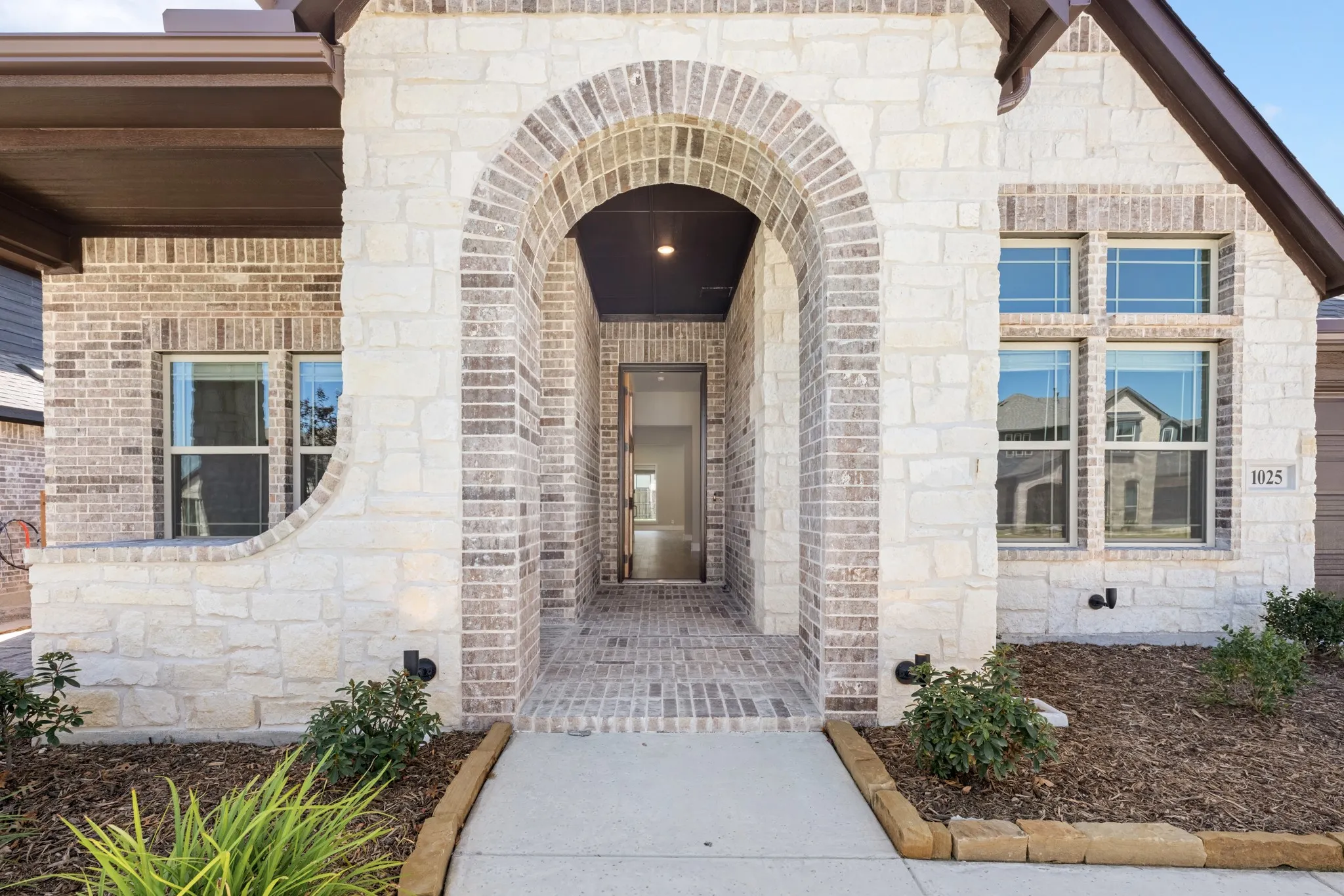 Single Family Residence For Sale in Denton County , 1025 Emerald Trace Drive, Justin, Texas 76247, 3 Bedroom, 3 Bathroom, 3 Garage spaces, 2,519 Sqft, built in 2026, mls#21332071, Real Estate Agent in Justin, Homes For Sale in Denton county, Homes For Sale in Justin, Realtor in Justin Texas, Real Estate Brokerage Independent Realty Texas, Luminita Cordes Realtor