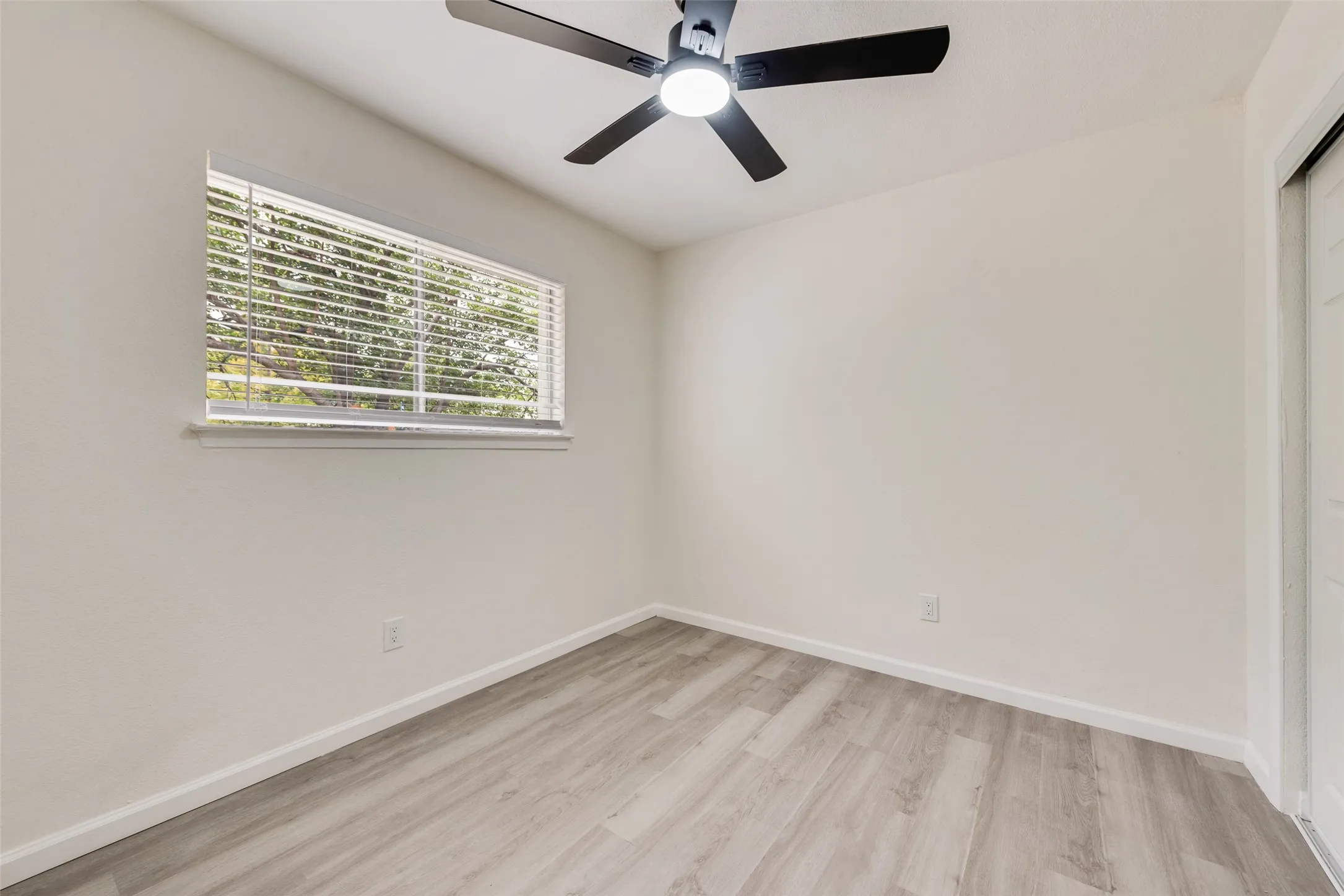 Single Family Residence For Sale in Tarrant County , 3715 Maxwell Court, Arlington, Texas 76015, 4 Bedroom, 3 Bathroom, 2 Garage spaces, 1,650 Sqft, built in 1971, mls#21331907, Real Estate Agent in Arlington, Homes For Sale in Tarrant county, Homes For Sale in Arlington, Realtor in Arlington Texas, Real Estate Brokerage Independent Realty Texas, Luminita Cordes Realtor