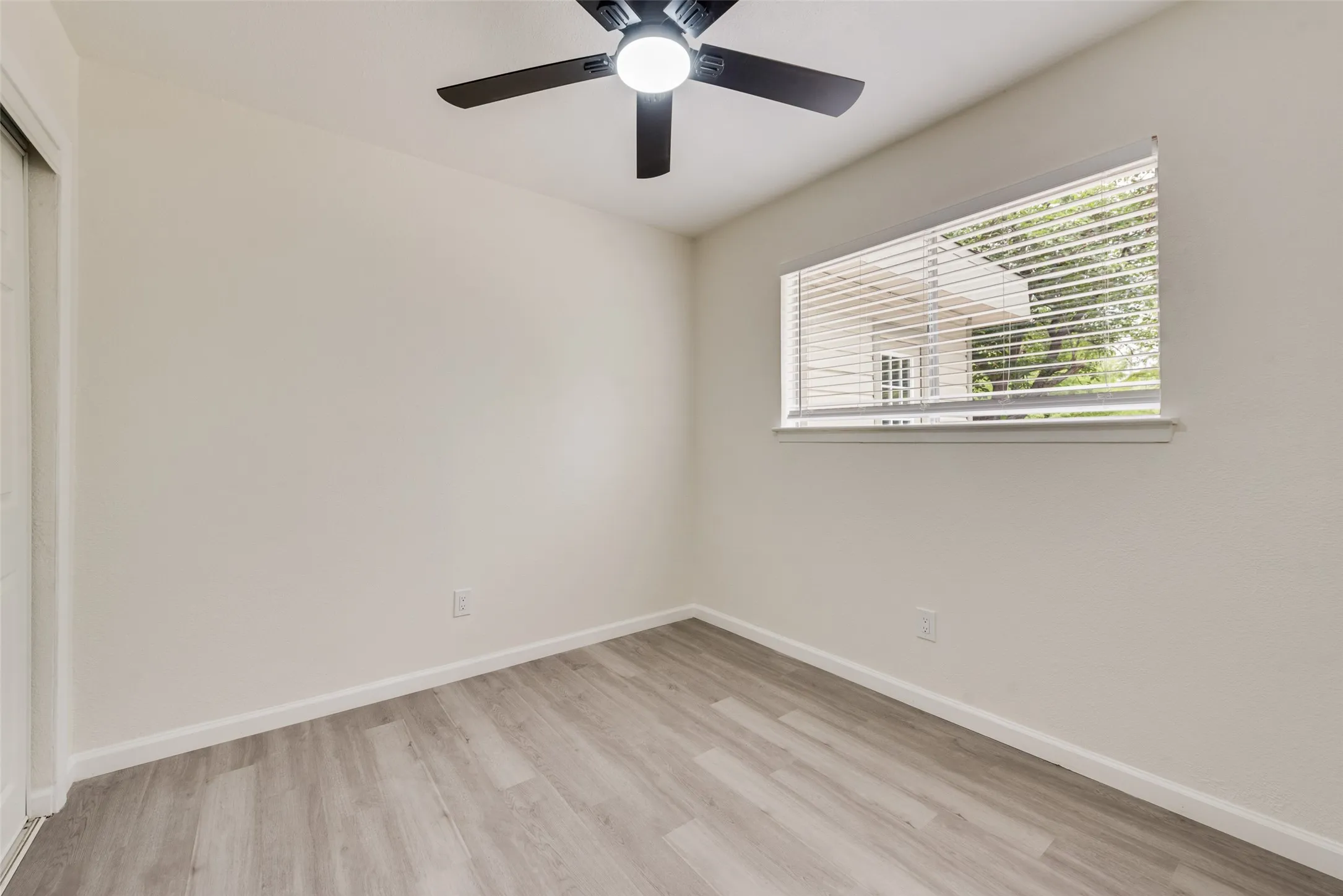 Single Family Residence For Sale in Tarrant County , 3715 Maxwell Court, Arlington, Texas 76015, 4 Bedroom, 3 Bathroom, 2 Garage spaces, 1,650 Sqft, built in 1971, mls#21331907, Real Estate Agent in Arlington, Homes For Sale in Tarrant county, Homes For Sale in Arlington, Realtor in Arlington Texas, Real Estate Brokerage Independent Realty Texas, Luminita Cordes Realtor