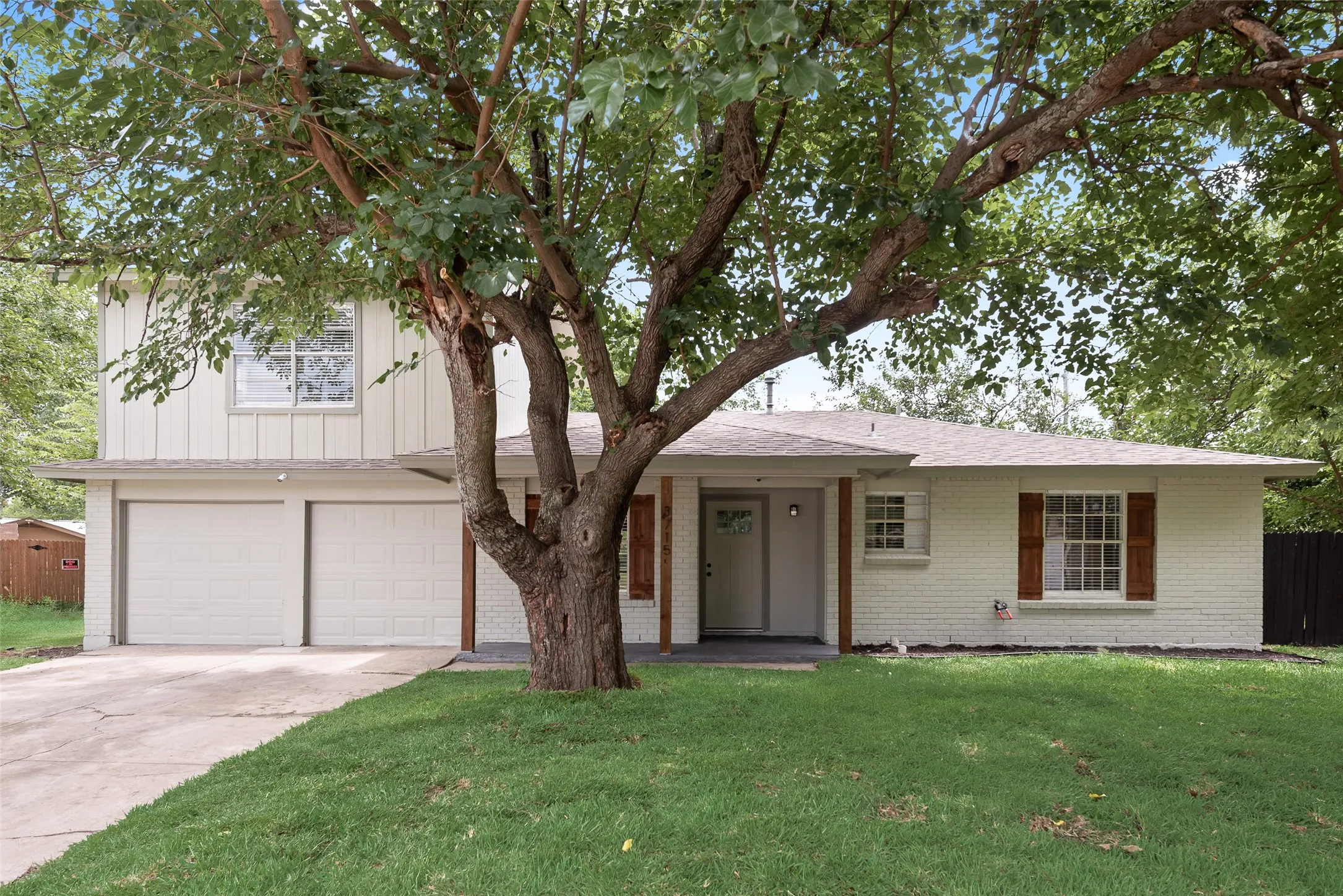 Single Family Residence For Sale in Tarrant County , 3715 Maxwell Court, Arlington, Texas 76015, 4 Bedroom, 3 Bathroom, 2 Garage spaces, 1,650 Sqft, built in 1971, mls#21331907, Real Estate Agent in Arlington, Homes For Sale in Tarrant county, Homes For Sale in Arlington, Realtor in Arlington Texas, Real Estate Brokerage Independent Realty Texas, Luminita Cordes Realtor