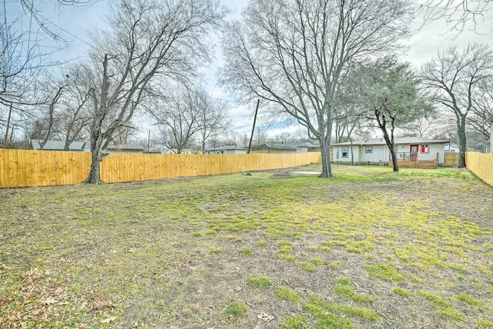 Single Family Residence For Sale in Tarrant County , 601 Circle Drive, Arlington, Texas 76010, 2 Bedroom, 1 Bathroom, 1 Garage spaces, 936 Sqft, built in 1953, mls#21290416, Real Estate Agent in Arlington, Homes For Sale in Tarrant county, Homes For Sale in Arlington, Realtor in Arlington Texas, Real Estate Brokerage Independent Realty Texas, Luminita Cordes Realtor