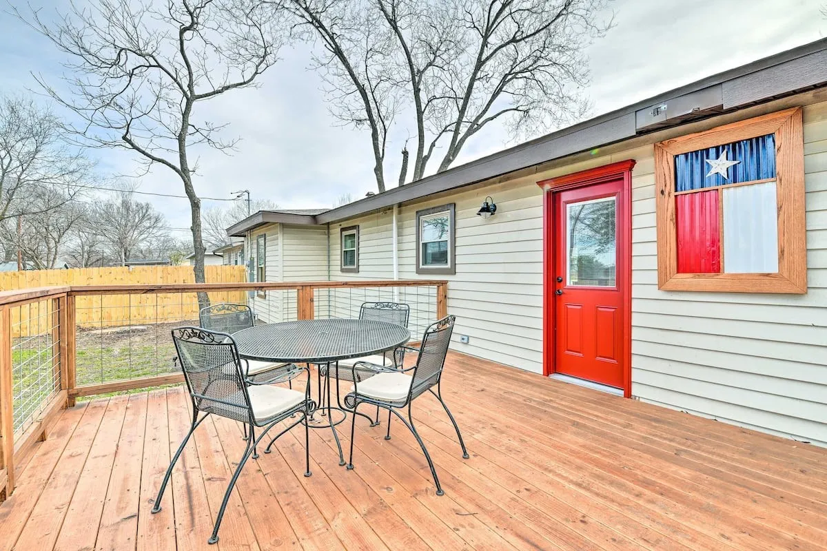 Single Family Residence For Sale in Tarrant County , 601 Circle Drive, Arlington, Texas 76010, 2 Bedroom, 1 Bathroom, 1 Garage spaces, 936 Sqft, built in 1953, mls#21290416, Real Estate Agent in Arlington, Homes For Sale in Tarrant county, Homes For Sale in Arlington, Realtor in Arlington Texas, Real Estate Brokerage Independent Realty Texas, Luminita Cordes Realtor