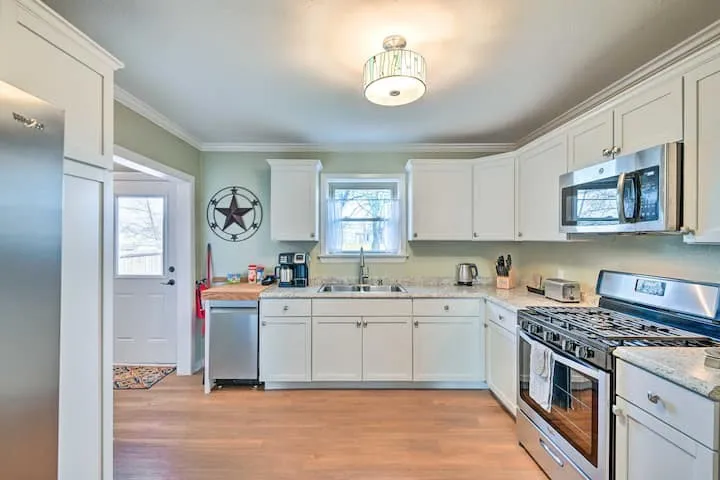 Single Family Residence For Sale in Tarrant County , 601 Circle Drive, Arlington, Texas 76010, 2 Bedroom, 1 Bathroom, 1 Garage spaces, 936 Sqft, built in 1953, mls#21290416, Real Estate Agent in Arlington, Homes For Sale in Tarrant county, Homes For Sale in Arlington, Realtor in Arlington Texas, Real Estate Brokerage Independent Realty Texas, Luminita Cordes Realtor