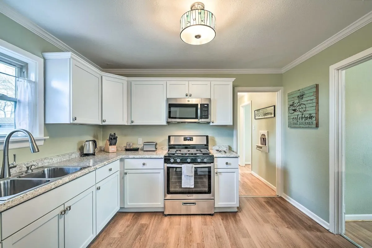 Single Family Residence For Sale in Tarrant County , 601 Circle Drive, Arlington, Texas 76010, 2 Bedroom, 1 Bathroom, 1 Garage spaces, 936 Sqft, built in 1953, mls#21290416, Real Estate Agent in Arlington, Homes For Sale in Tarrant county, Homes For Sale in Arlington, Realtor in Arlington Texas, Real Estate Brokerage Independent Realty Texas, Luminita Cordes Realtor