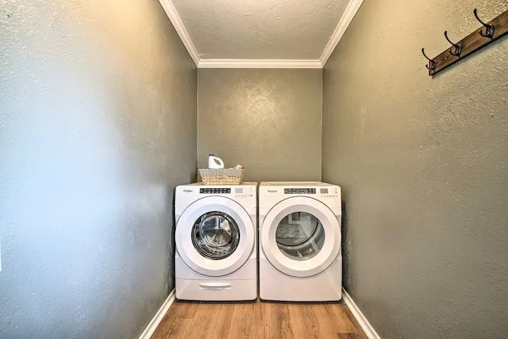 Single Family Residence For Sale in Tarrant County , 601 Circle Drive, Arlington, Texas 76010, 2 Bedroom, 1 Bathroom, 1 Garage spaces, 936 Sqft, built in 1953, mls#21290416, Real Estate Agent in Arlington, Homes For Sale in Tarrant county, Homes For Sale in Arlington, Realtor in Arlington Texas, Real Estate Brokerage Independent Realty Texas, Luminita Cordes Realtor