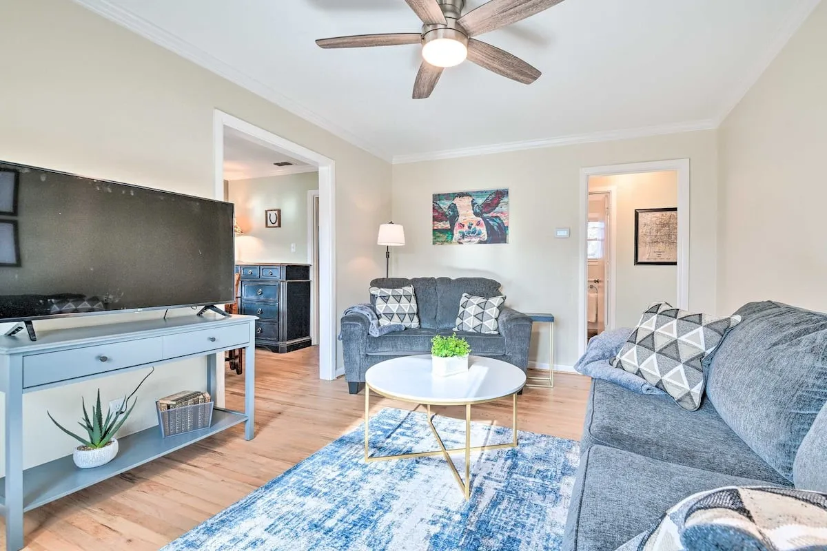 Single Family Residence For Sale in Tarrant County , 601 Circle Drive, Arlington, Texas 76010, 2 Bedroom, 1 Bathroom, 1 Garage spaces, 936 Sqft, built in 1953, mls#21290416, Real Estate Agent in Arlington, Homes For Sale in Tarrant county, Homes For Sale in Arlington, Realtor in Arlington Texas, Real Estate Brokerage Independent Realty Texas, Luminita Cordes Realtor