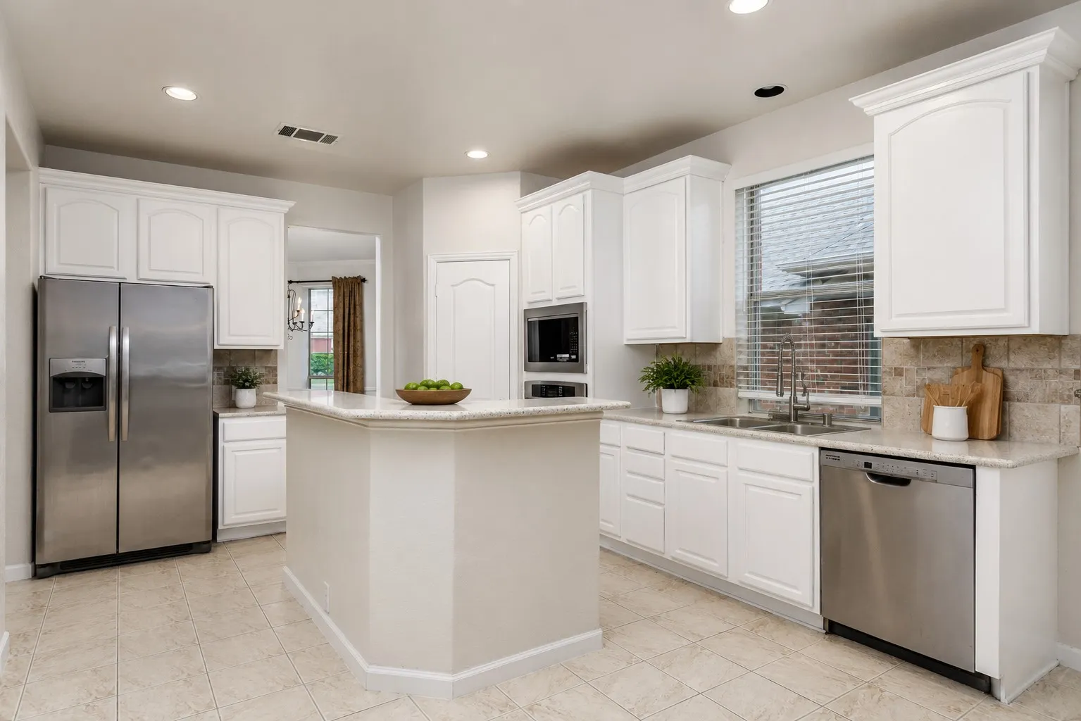 Single Family Residence For Sale in Collin County , 11020 Coralberry Drive, Frisco, Texas 75033, 4 Bedroom, 3 Bathroom, 2 Garage spaces, 3,459 Sqft, built in 2005, mls#21332803, Real Estate Agent in Frisco, Homes For Sale in Collin county, Homes For Sale in Frisco, Realtor in Frisco Texas, Real Estate Brokerage Independent Realty Texas, Luminita Cordes Realtor