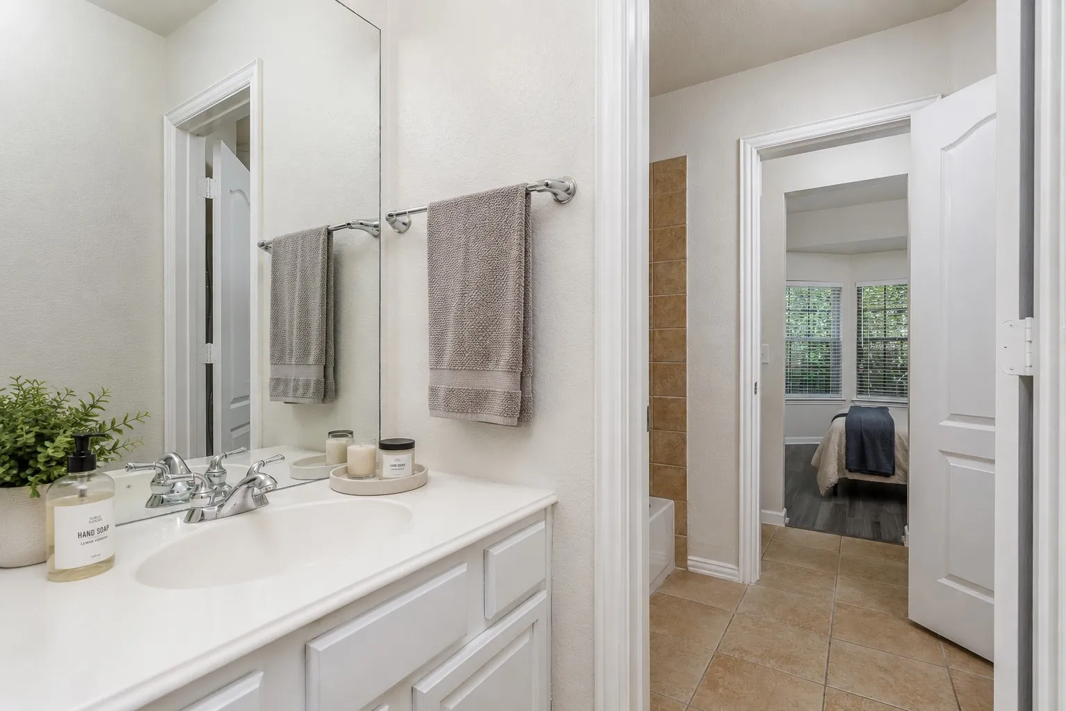 Jack & Jill Full bathroom